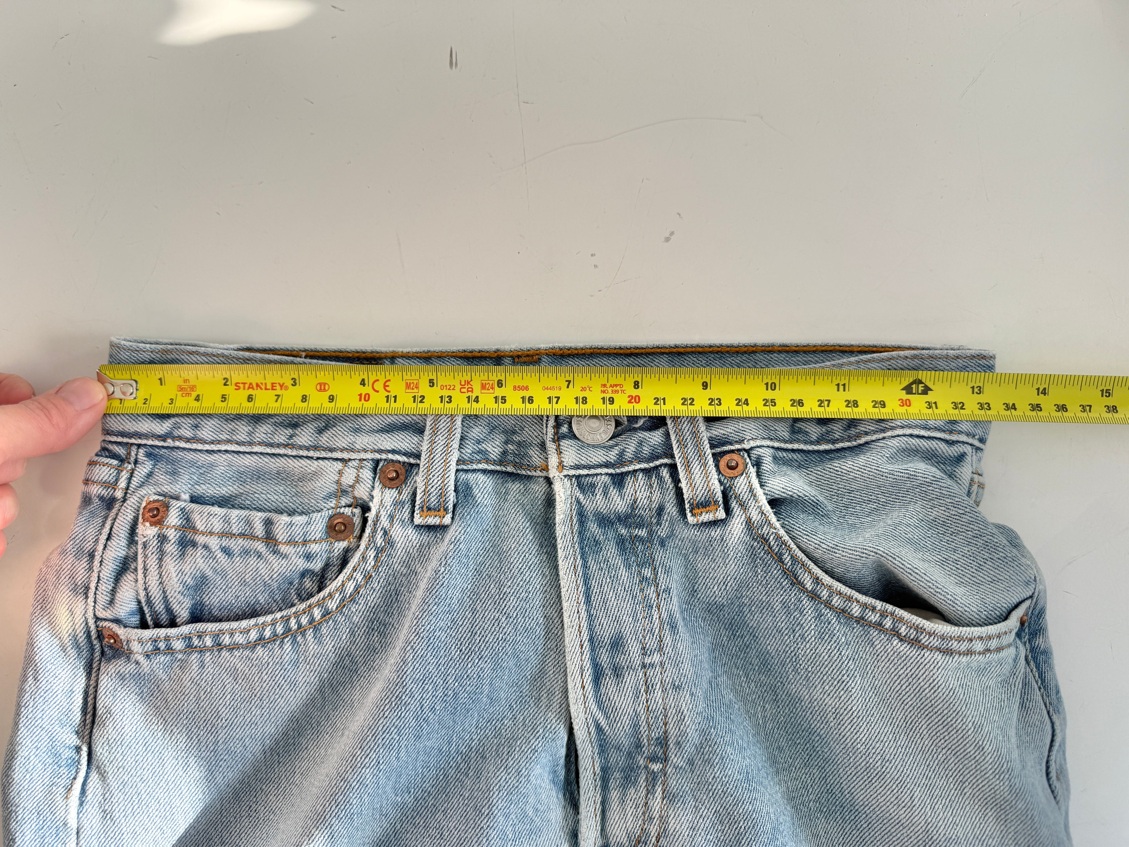 W25 L33 vintage Levis 501s 24/25” medium blue denim Levi’s 501s 90s USA