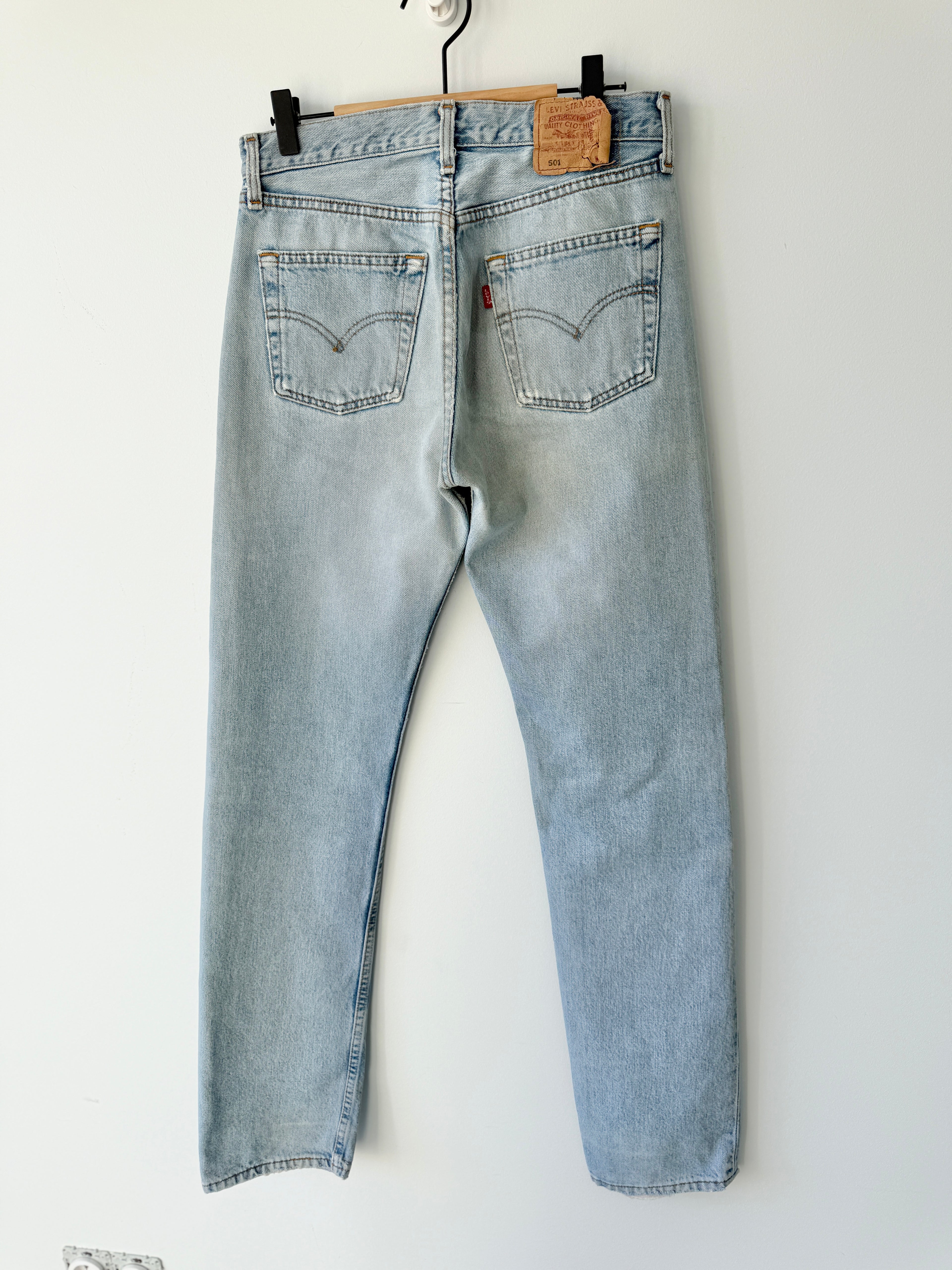 W27 L33 vintage Levis 501 27” measured light faded blue 90’s levi’s 501s