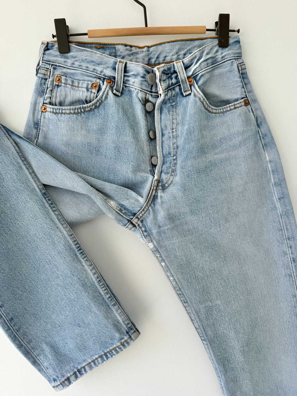 Soft W25 L31 vintage Levis 501 25” measured waist light blue 501s made in 90s