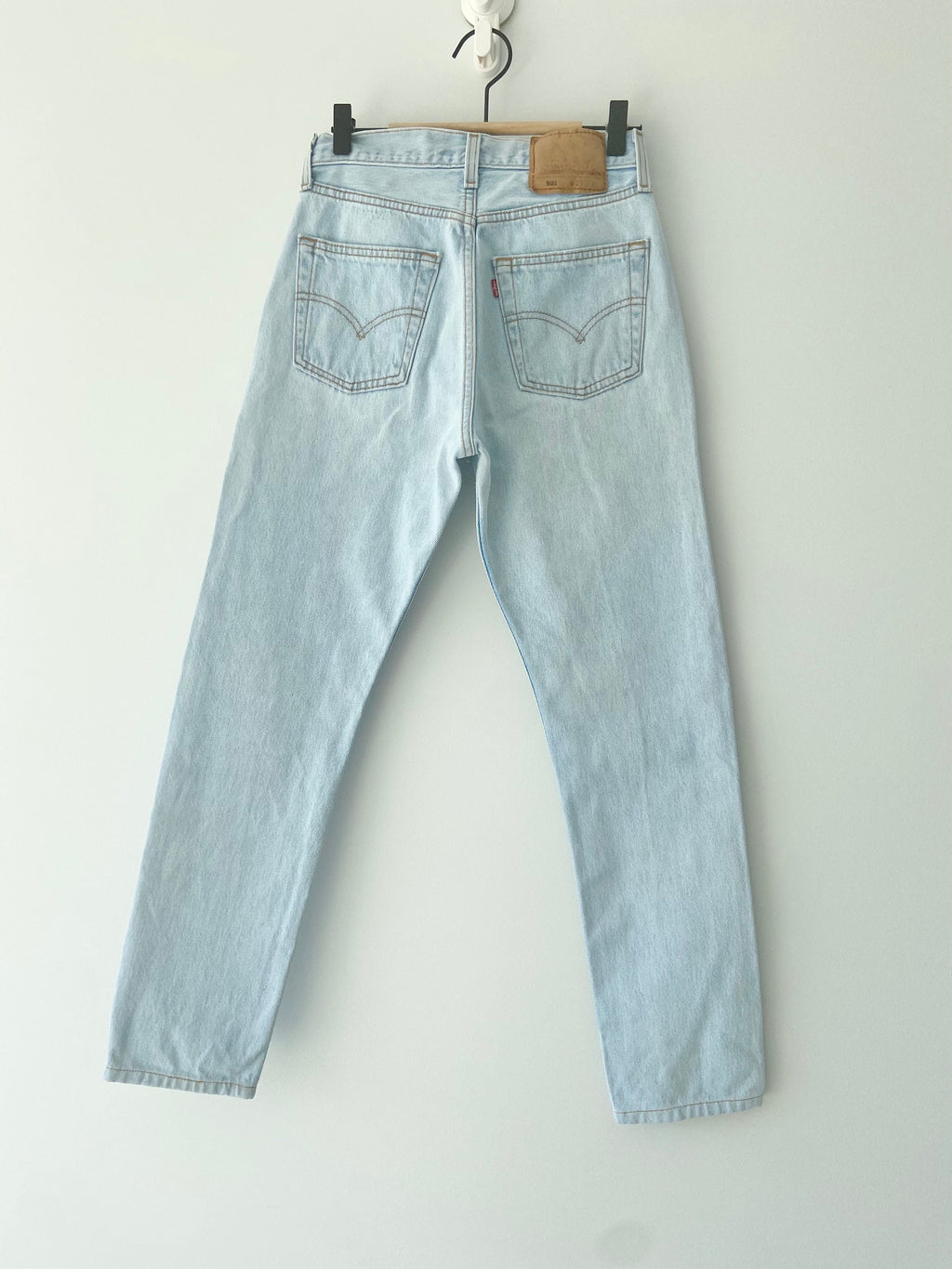 w26 L28  Vintage Levi’s 501 jeans made in USA  light blue faded vintage 501 jeans