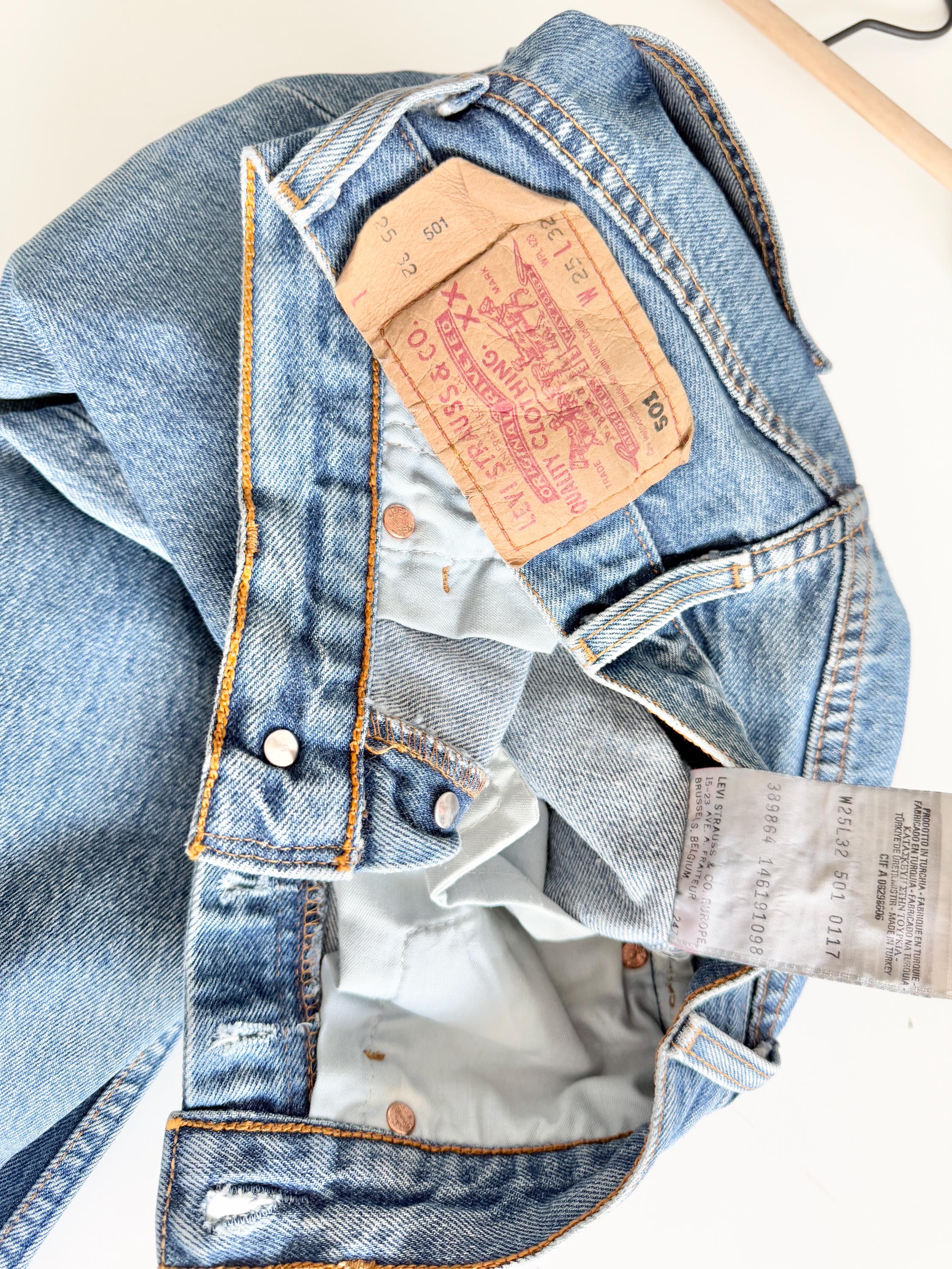 Levis 501 vintage w24 L31 medium blue  501s 90s straight leg jeans 501 23”/24” waist (januk)