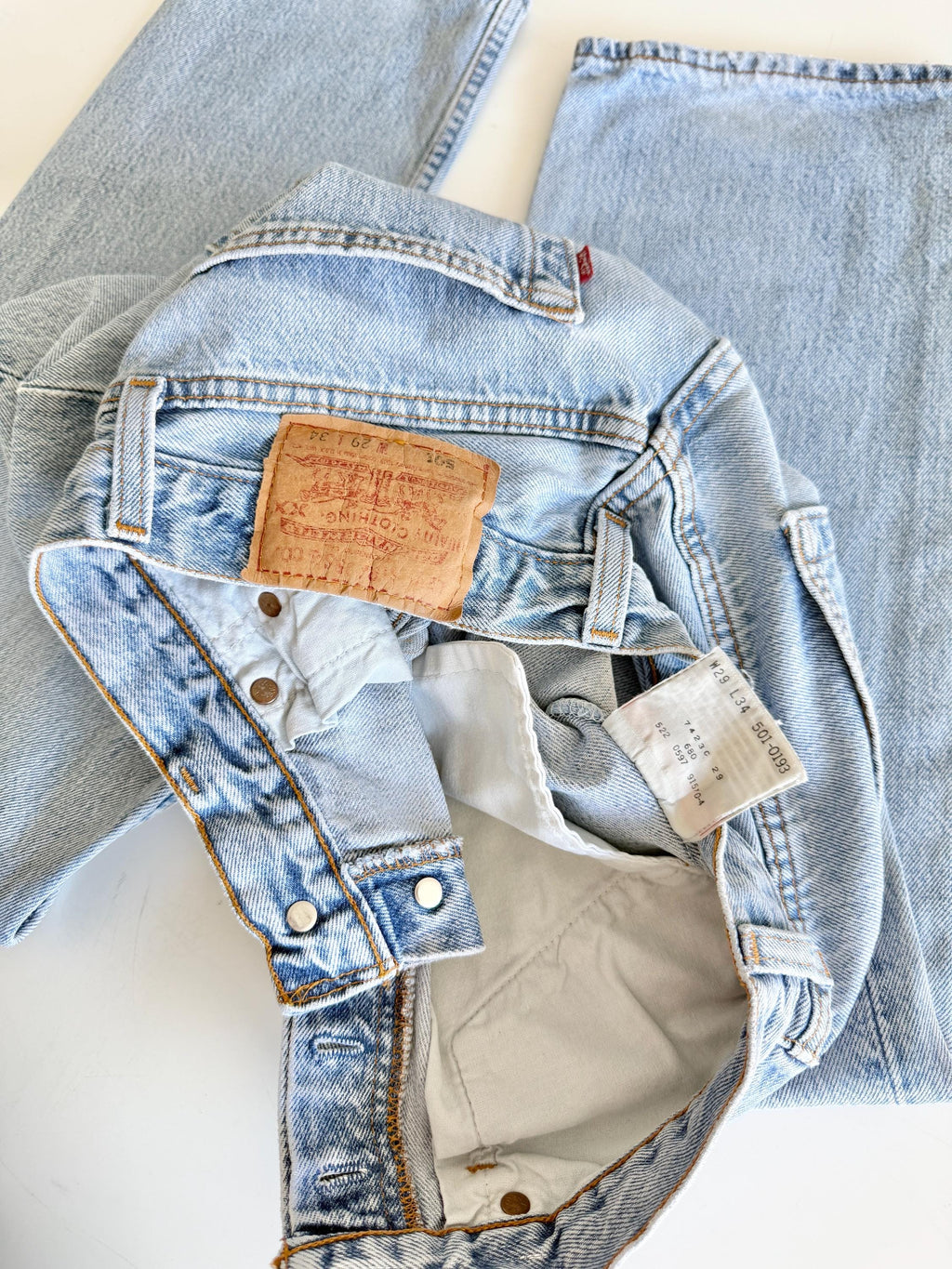 W27 L33 Levis 501 vintage 26-27” measured waist made in USA 90s