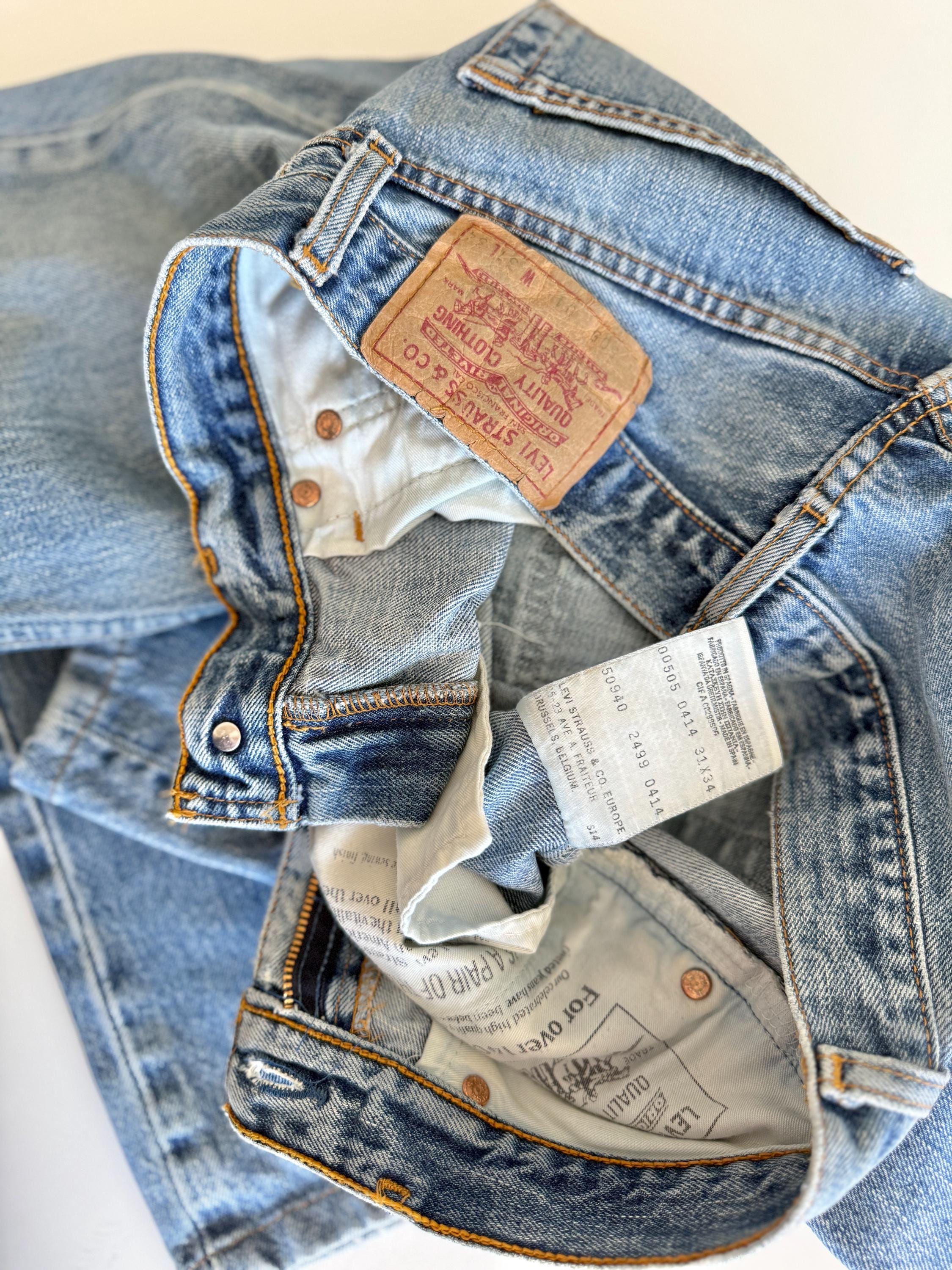 W30 L31 vintage Levis 505 29-30” measured waist medium blue denim made in 90s