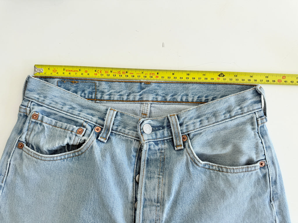 W29 L30 vintage Levis 501 28/29” measured light faded blue denim Levi’s 501s USA