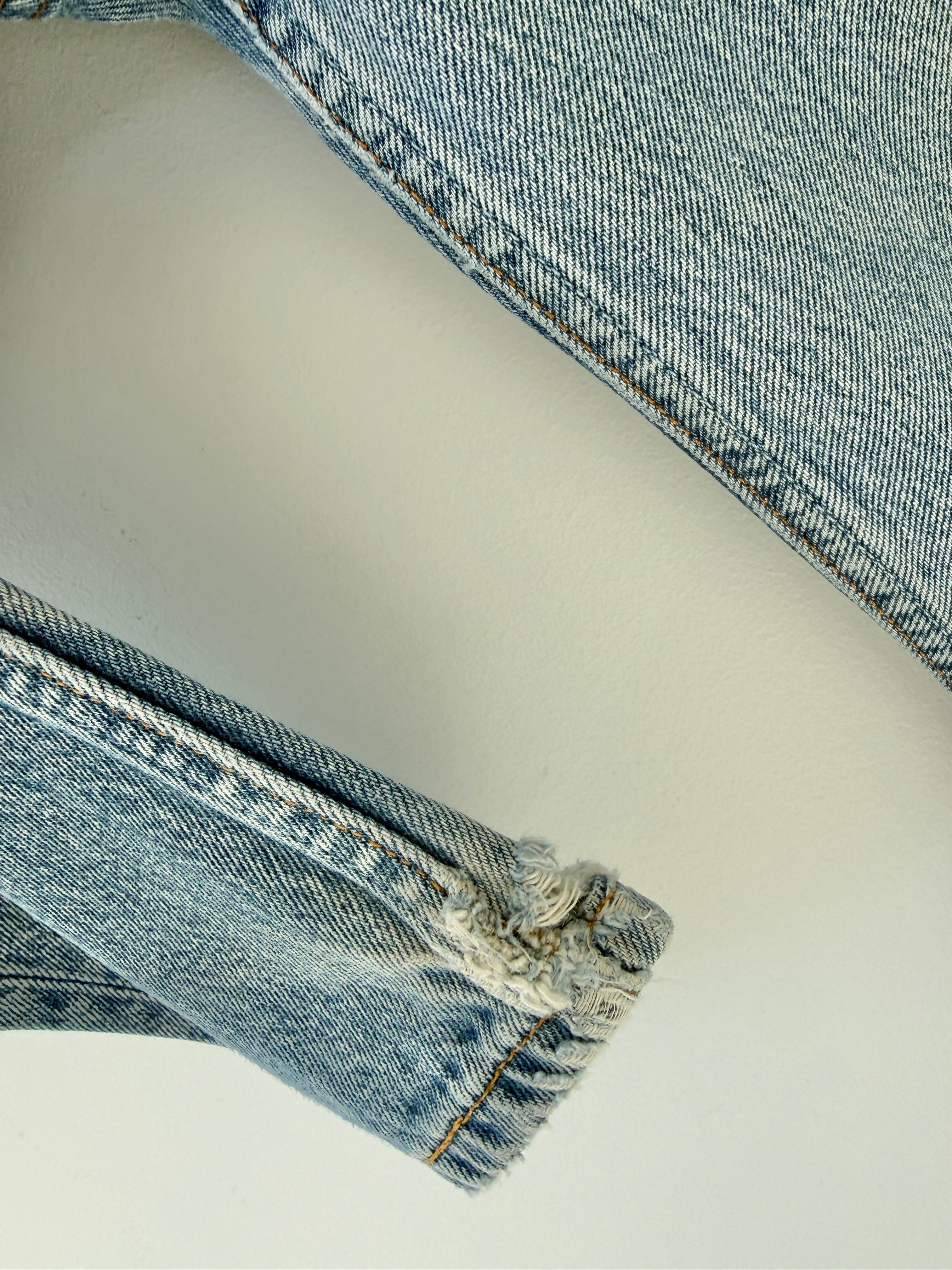 W26 L31 vintage Levis 501 25/26” measured waist medium light blue 501s Y2K denim