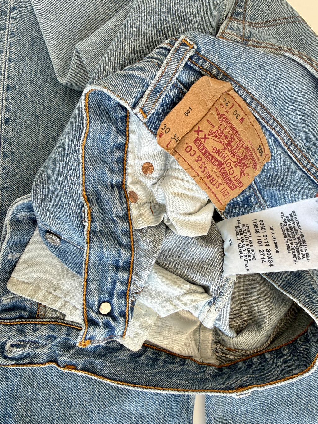 W29 L33vintage Levis 501s 28/29” measured medium fade blue Y2K 501s