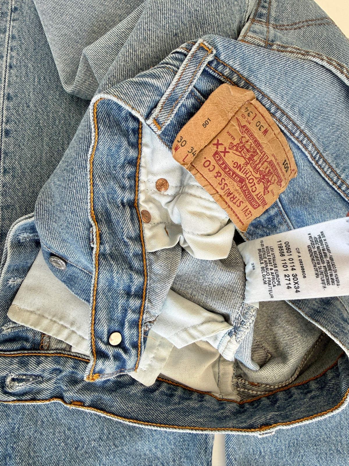 W29 L33vintage Levis 501s 28/29” measured medium fade blue Y2K 501s