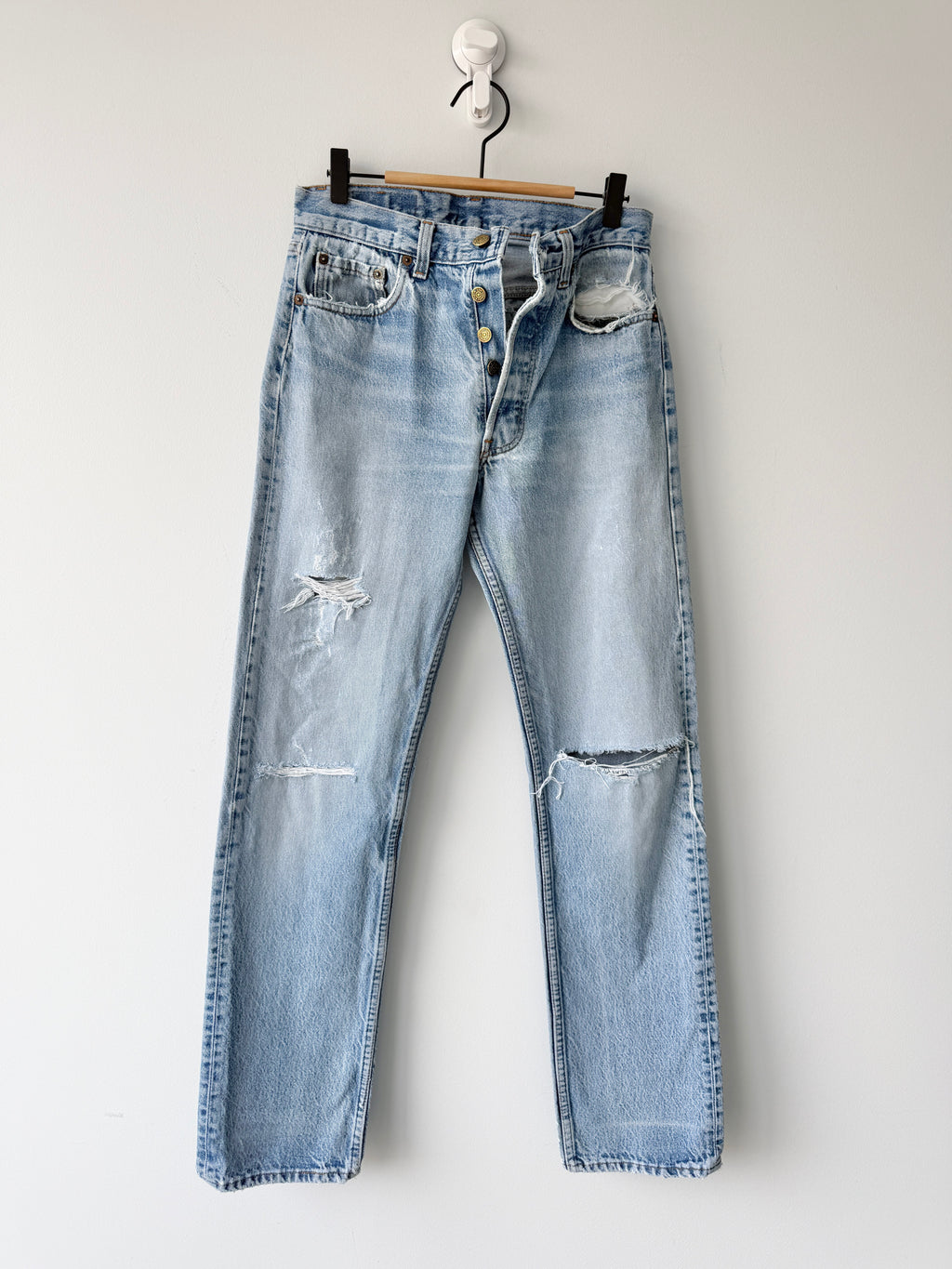 W28 L32 vintage Levis 501 27/28” measured medium light blue faded 80s USA Levi’s 501s golden buttons