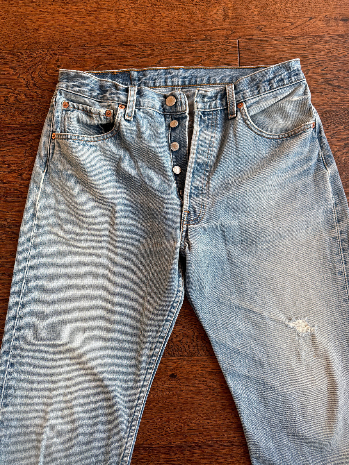 Soft W31 L29 vintage Levis 501s 31” measured medium light blue faded 90s 501s