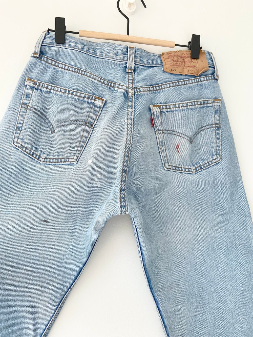 Vintage Levi’s 501 w29 L33 made in 1998  stone Wash paint distressed faded vintage 501s