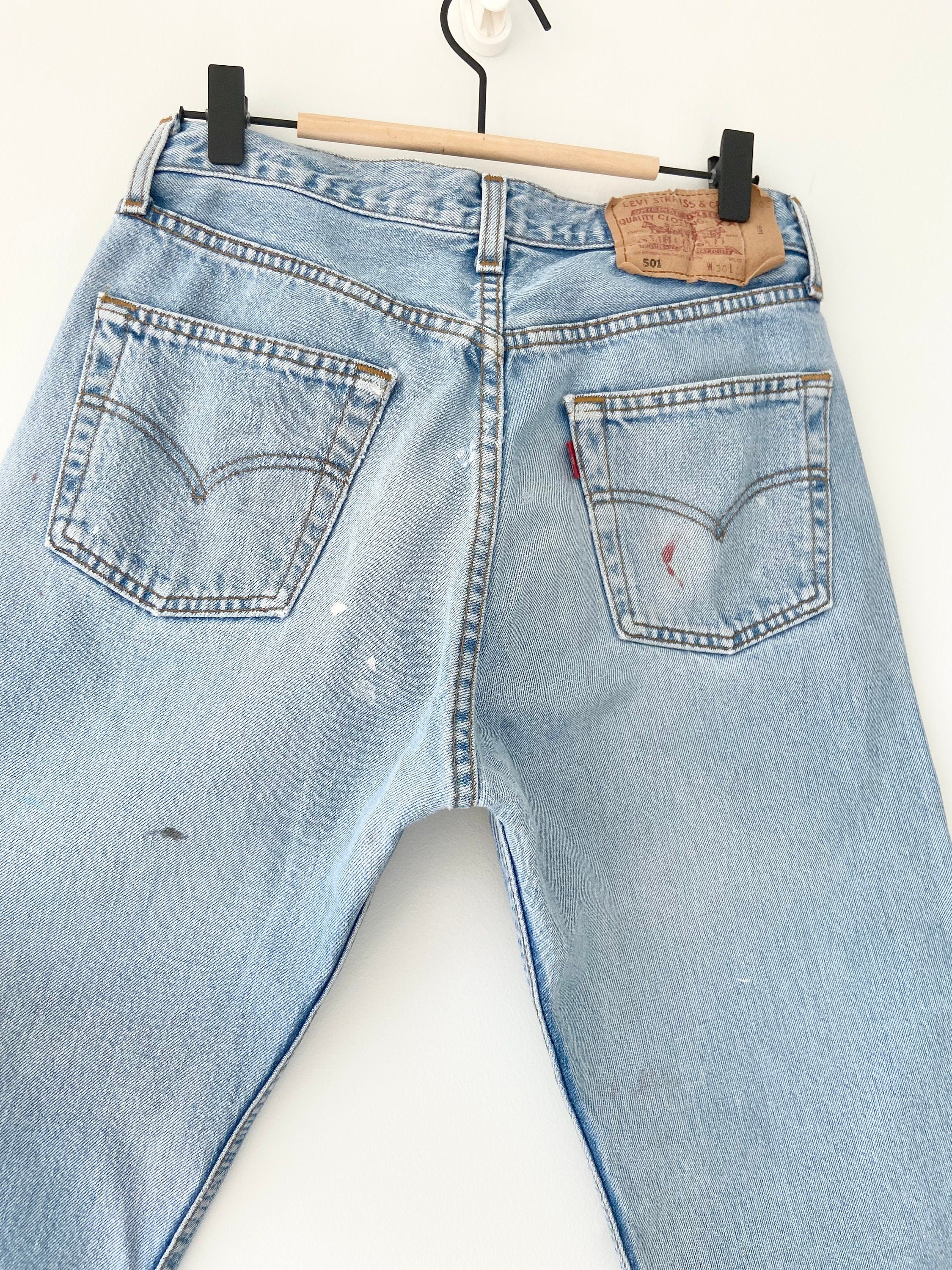 Vintage Levi’s 501 w29 L33 made in 1998  stone Wash paint distressed faded vintage 501s