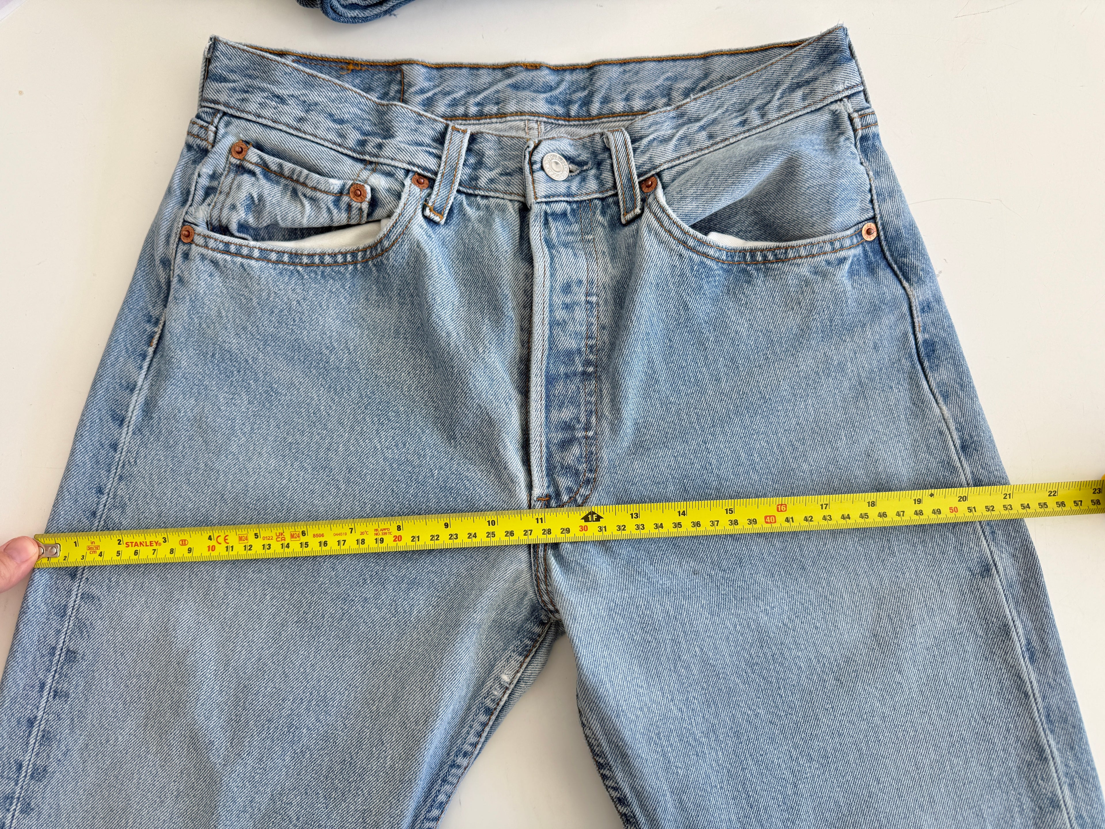 W28 L30 vintage Levis 501 27/28” light blue Levi’s 501s 90s
