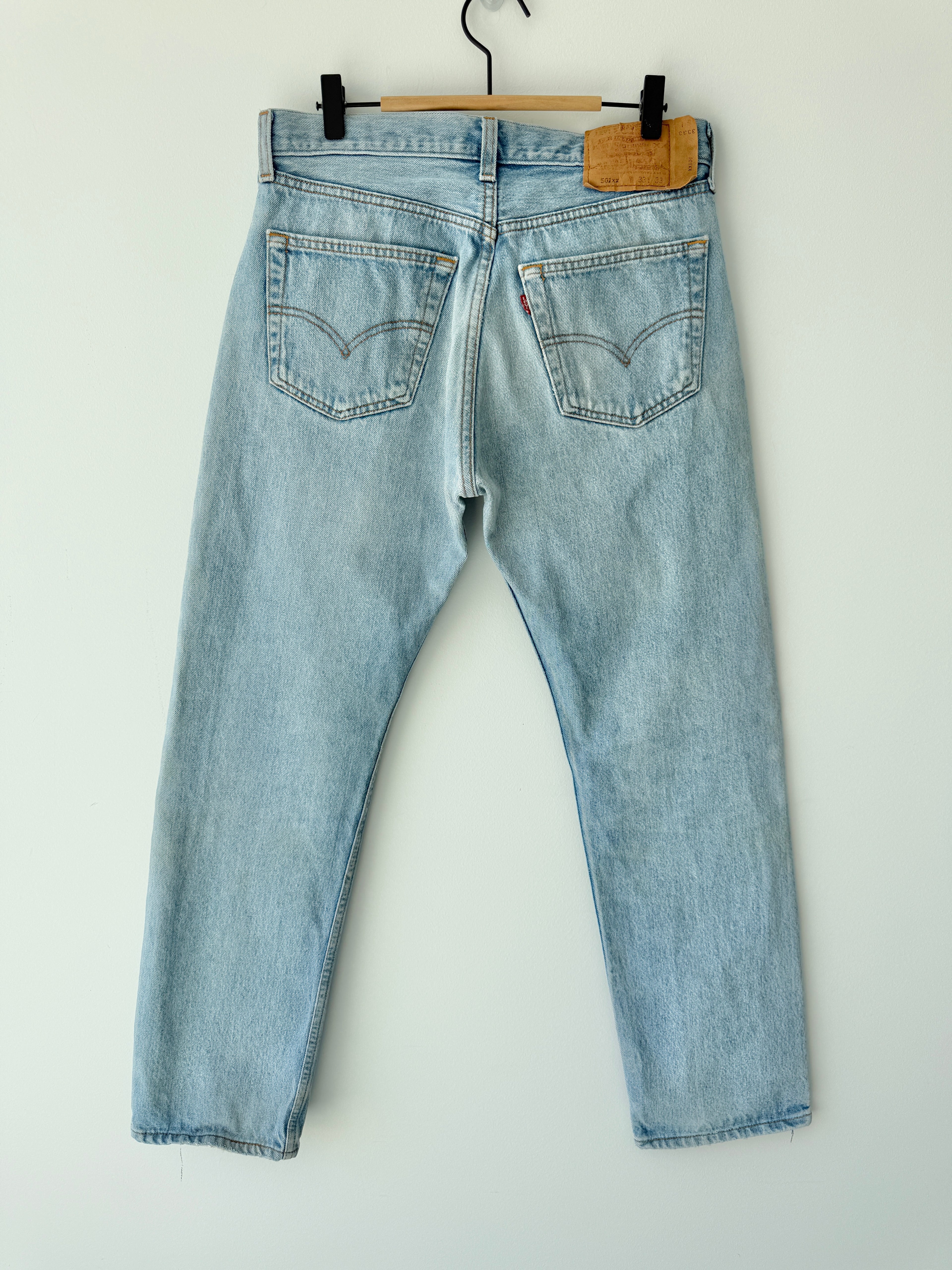 W30 L29 vintage Levis 501xx 30” measured waist light faded blue USA 90s  501xx