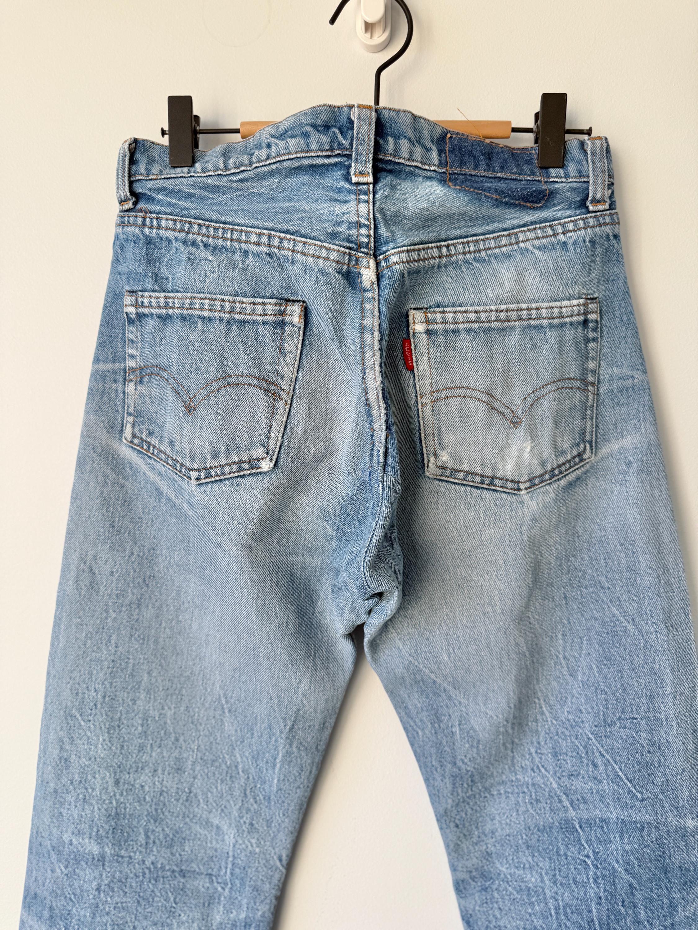 W27 L28 vintage Levis 501 27” measured whiskers faded dark blue made in 80s