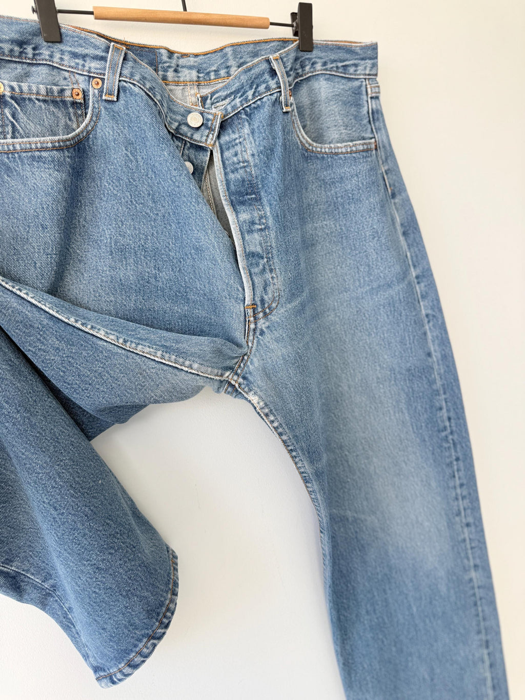 W38 L35 vintage Levis 501 37-38” measured waist medium dark blue made in USA 90s