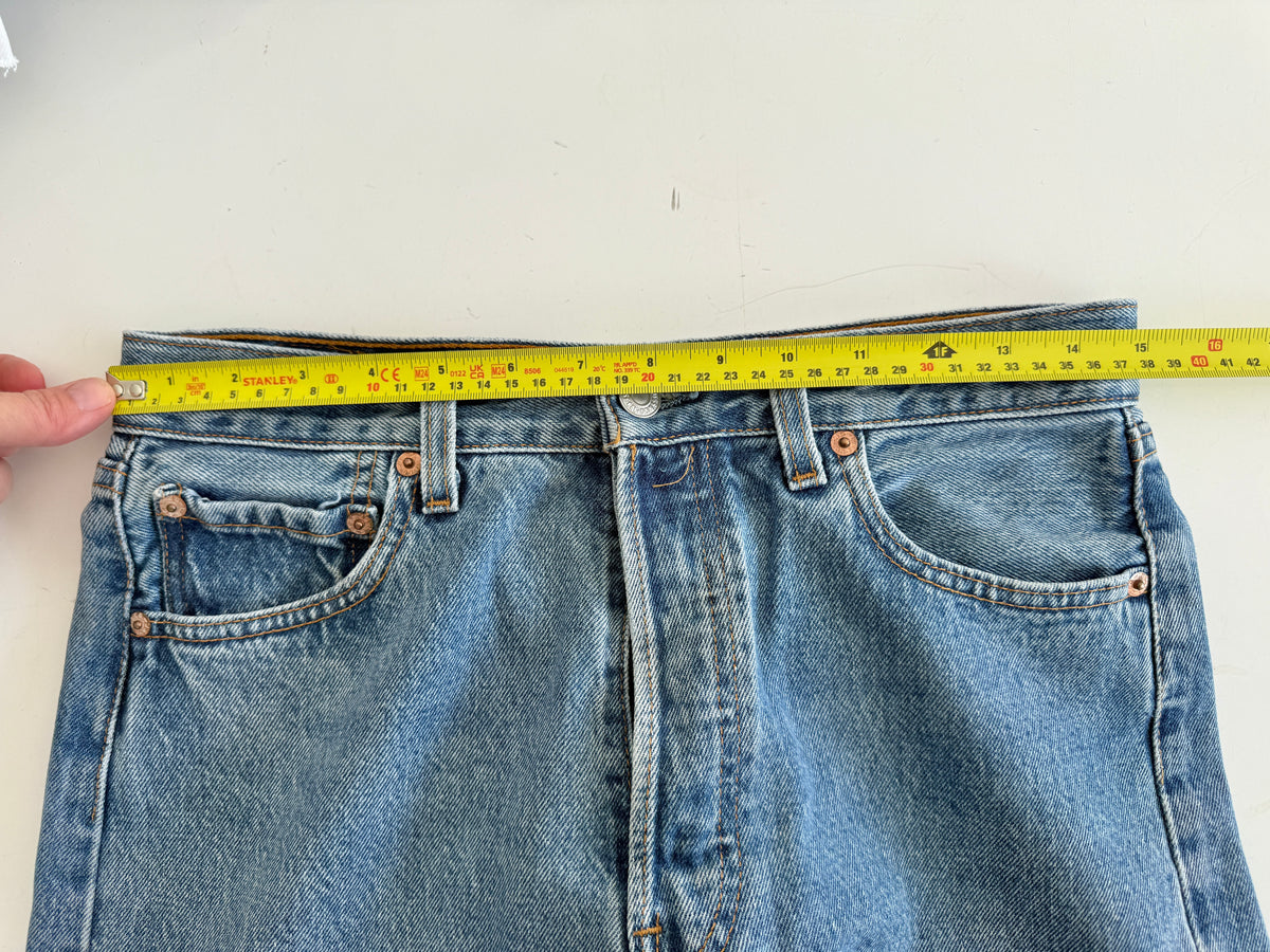 W29 L29 vintage Levis 501 28/29” measured waist dark blue 90s USA 501s
