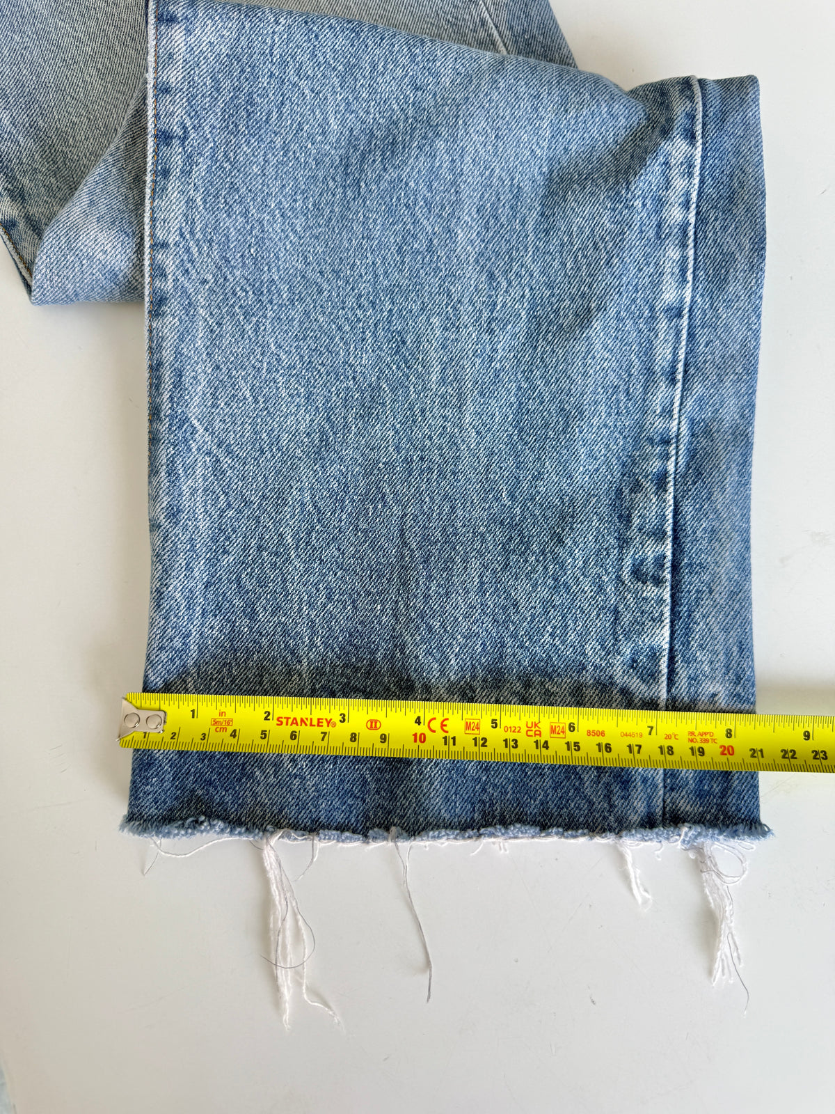 W31 L29 vintage Levis 501 medium blue 30/31” measured waist 501s 80s USA