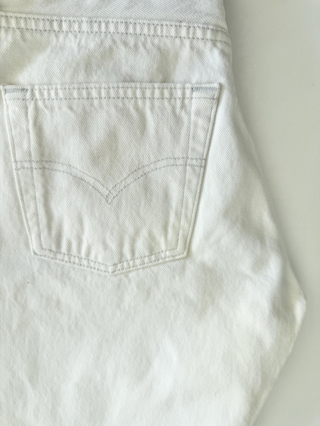 W28 white Levis 501 vintage shorts 27-28” measured waist made in Y2K