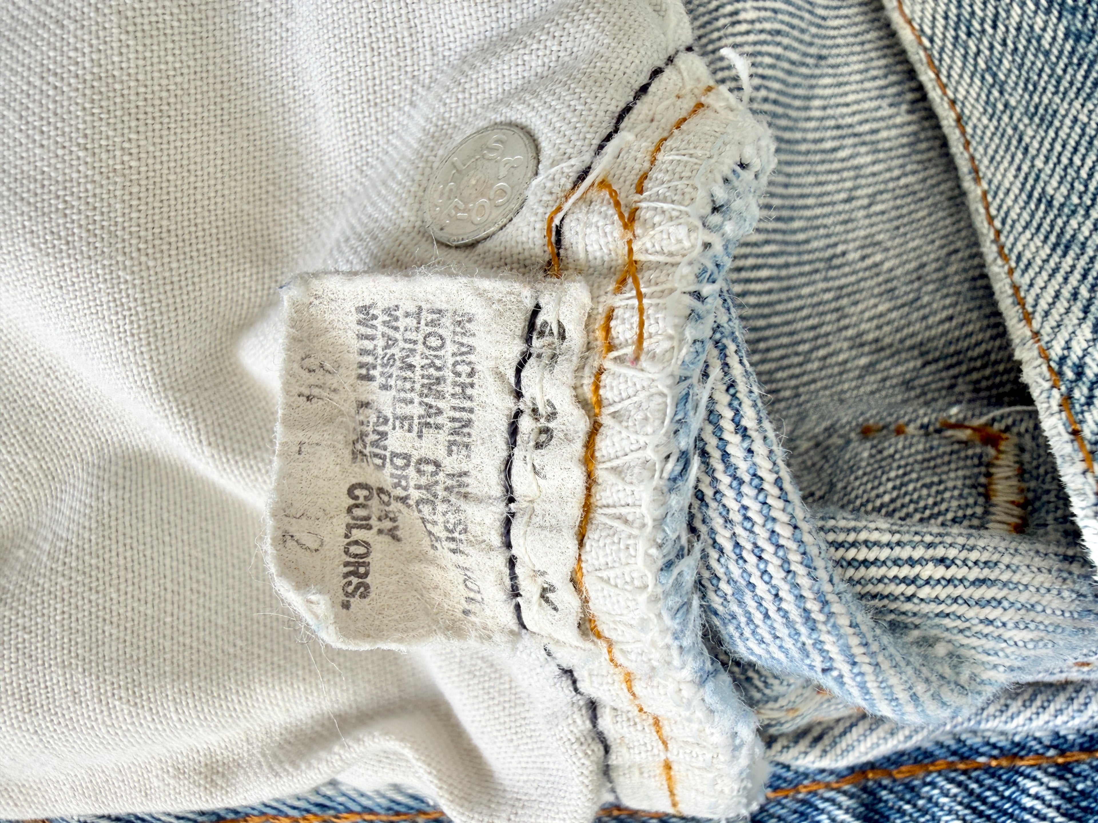 W31 L29 vintage Levis 501s 30/31” medium light blue denim Levi’s 501s 80s USA