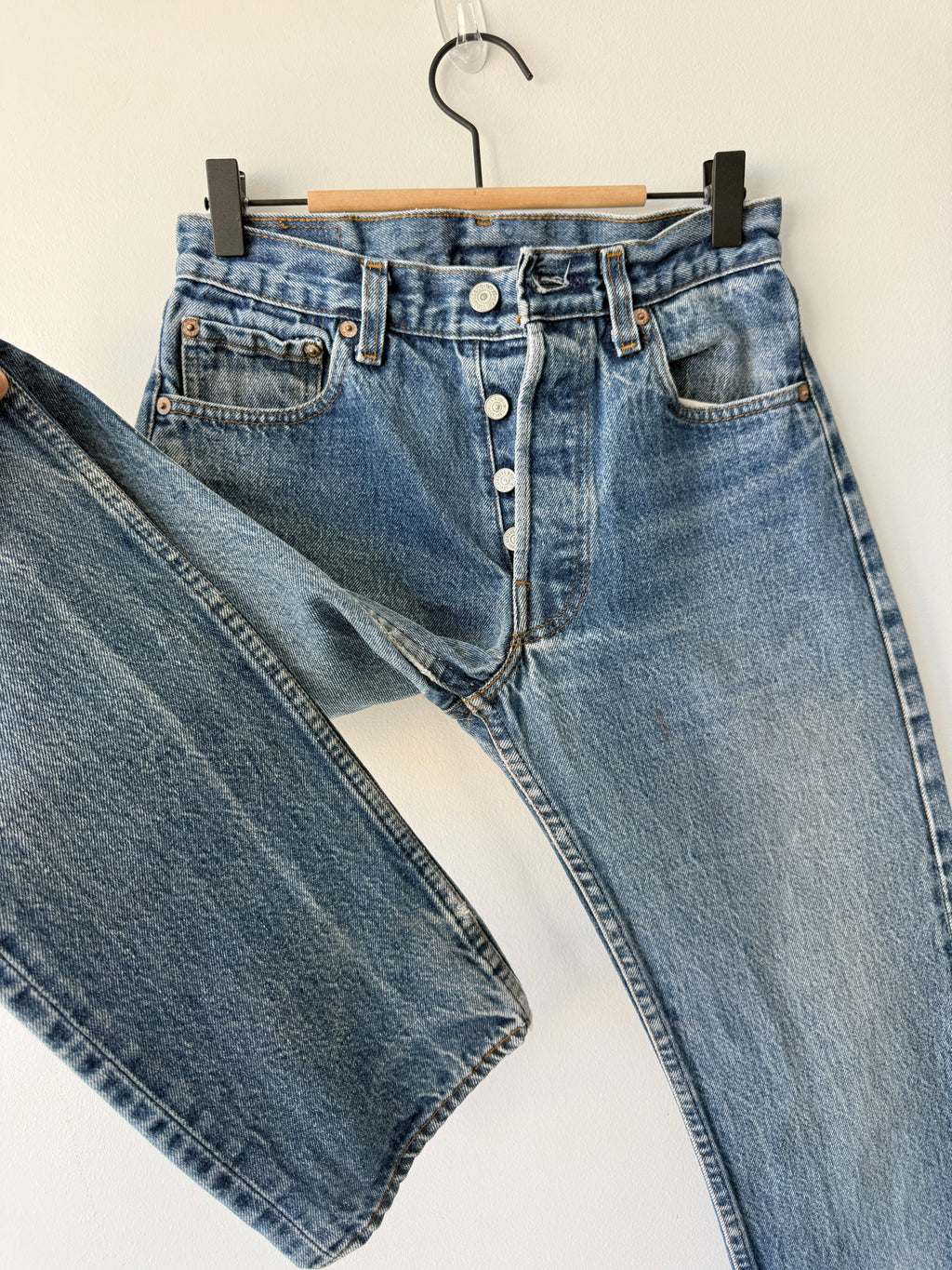 W27 L32 vintage Levis 501s 26/27” measured light blue faded 80s USA 501s