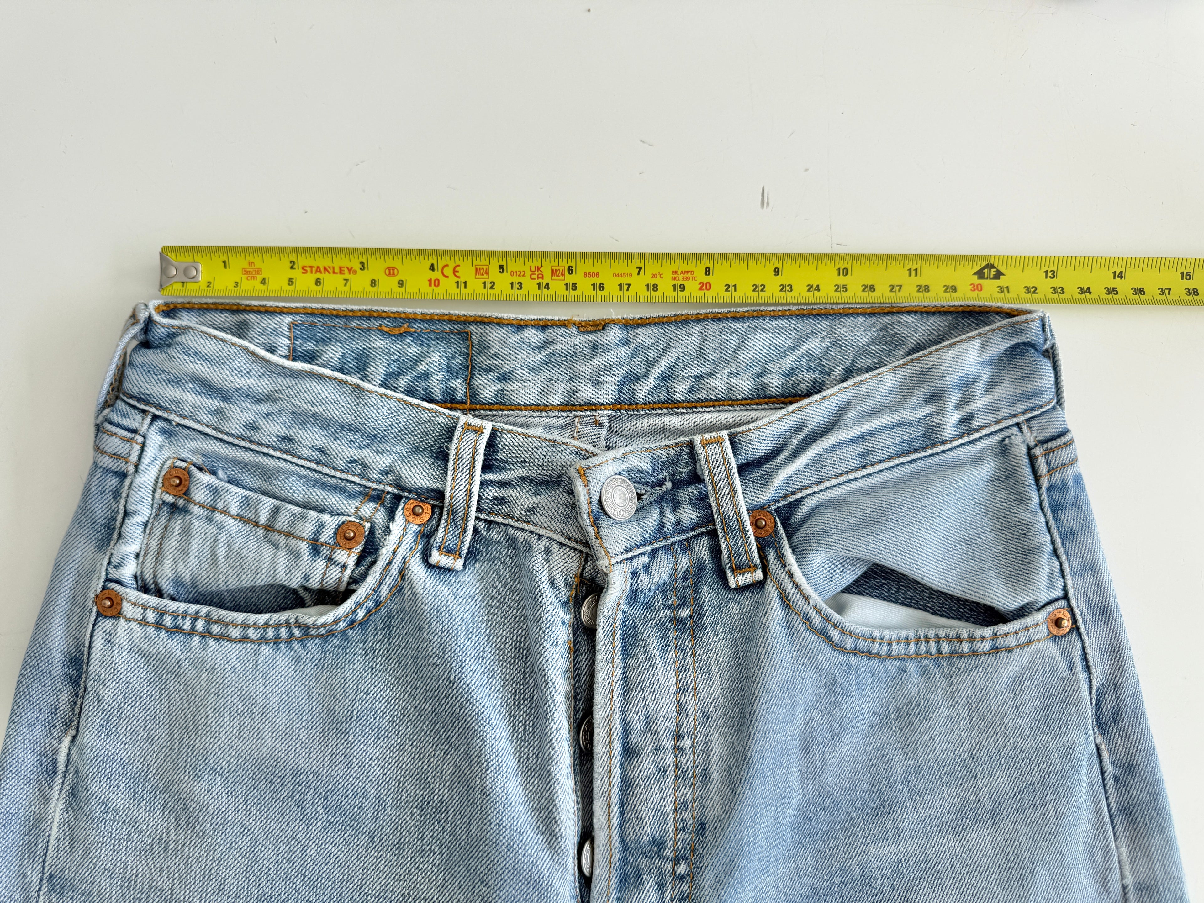 Soft W25 L31 vintage Levis 501 25” measured waist light blue 501s made in 90s