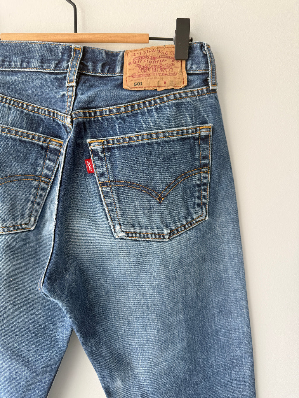 W27 L30 vintage Levis 501 26/27” measured waist dark faded blue 501s Y2K