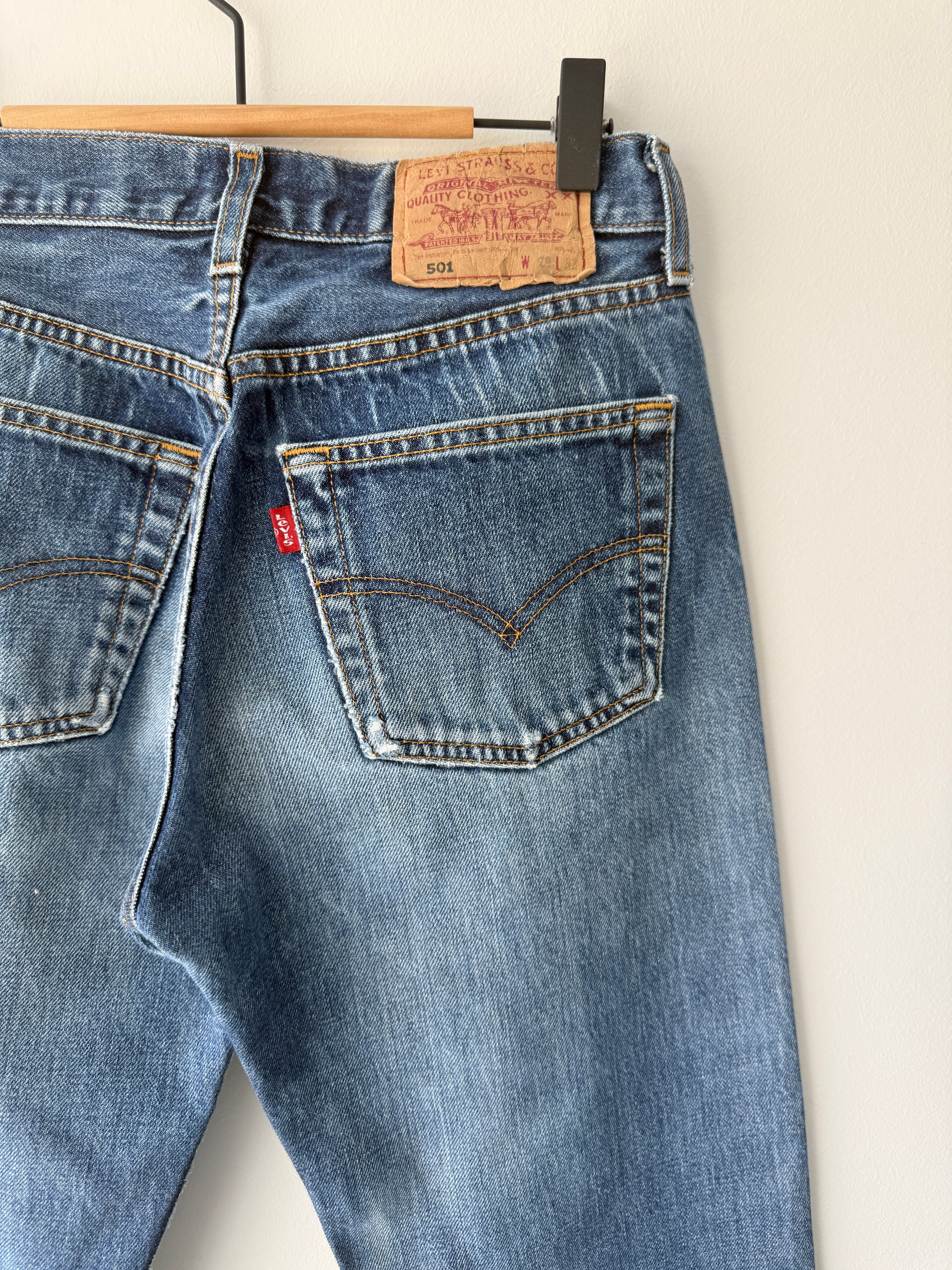 W27 L30 vintage Levis 501 26/27” measured waist dark faded blue 501s Y2K