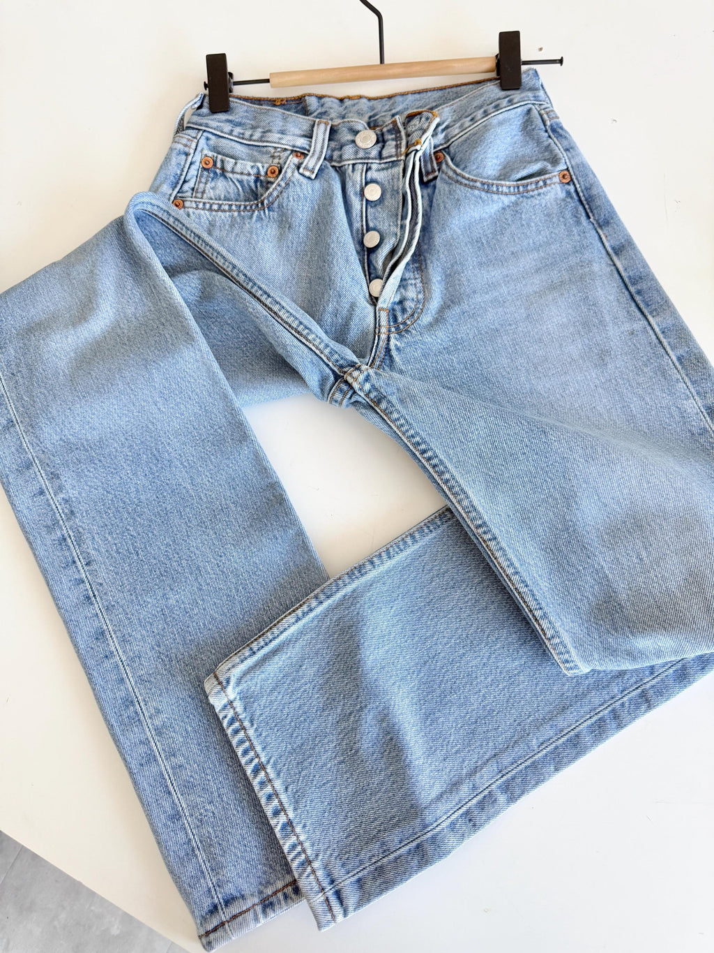 W23 L29 Levis 501 vintage 22-23” measured waist light blue made in 90s hol