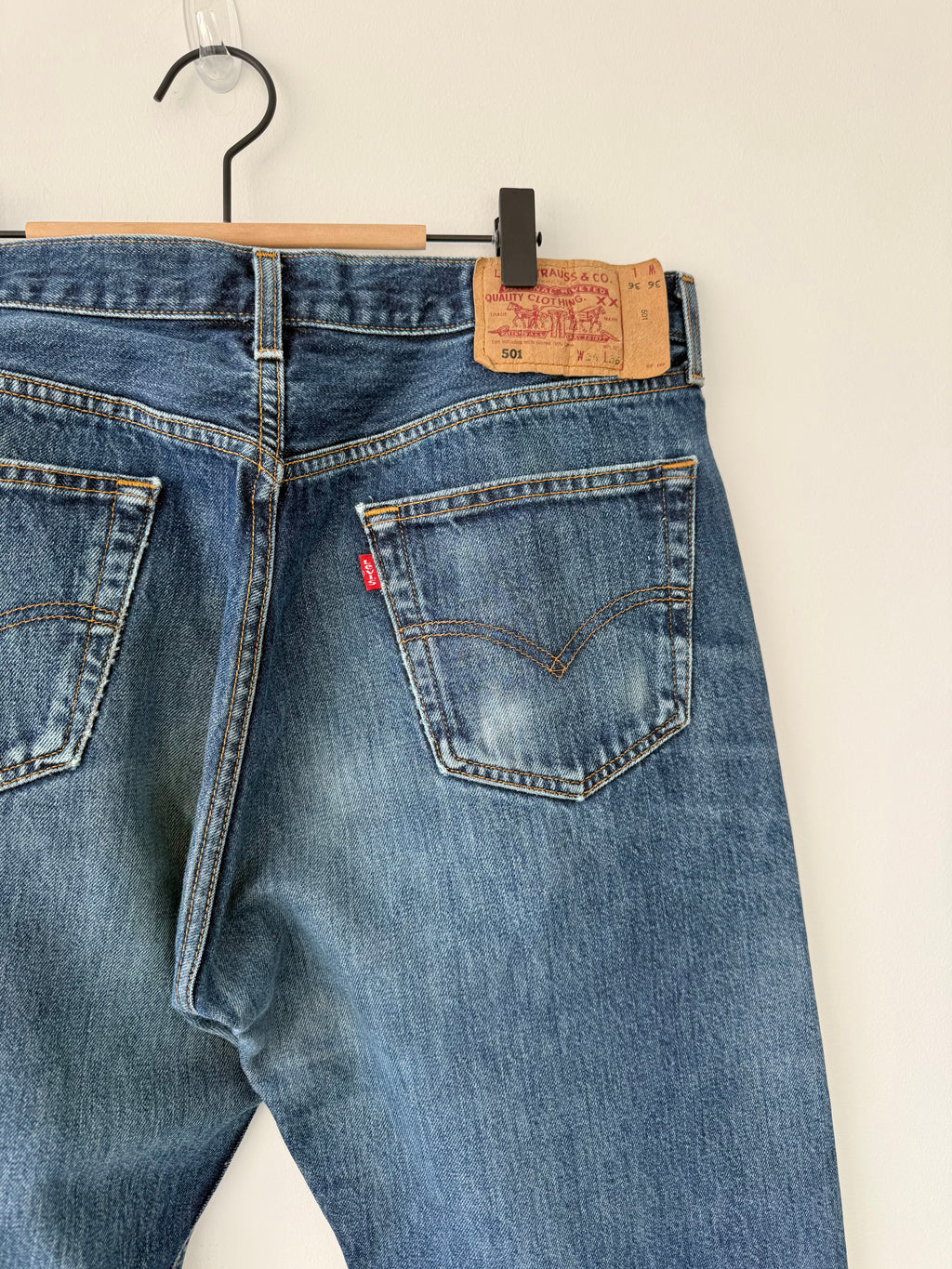 W34 L32 vintage Levis 501 dark blue faded 33/34” measured waist 501s 90s