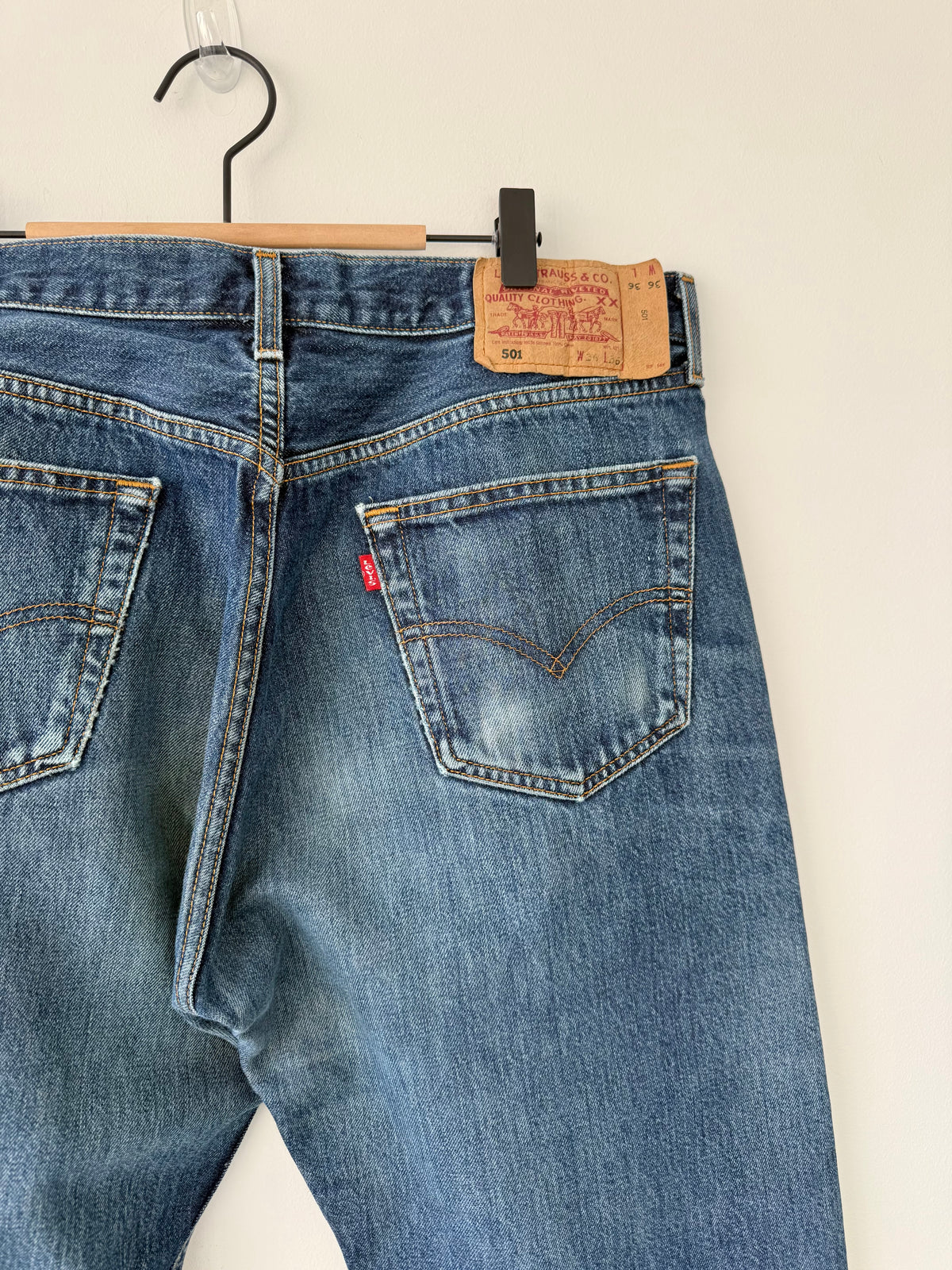 W34 L32 vintage Levis 501 dark blue faded 33/34” measured waist 501s 90s