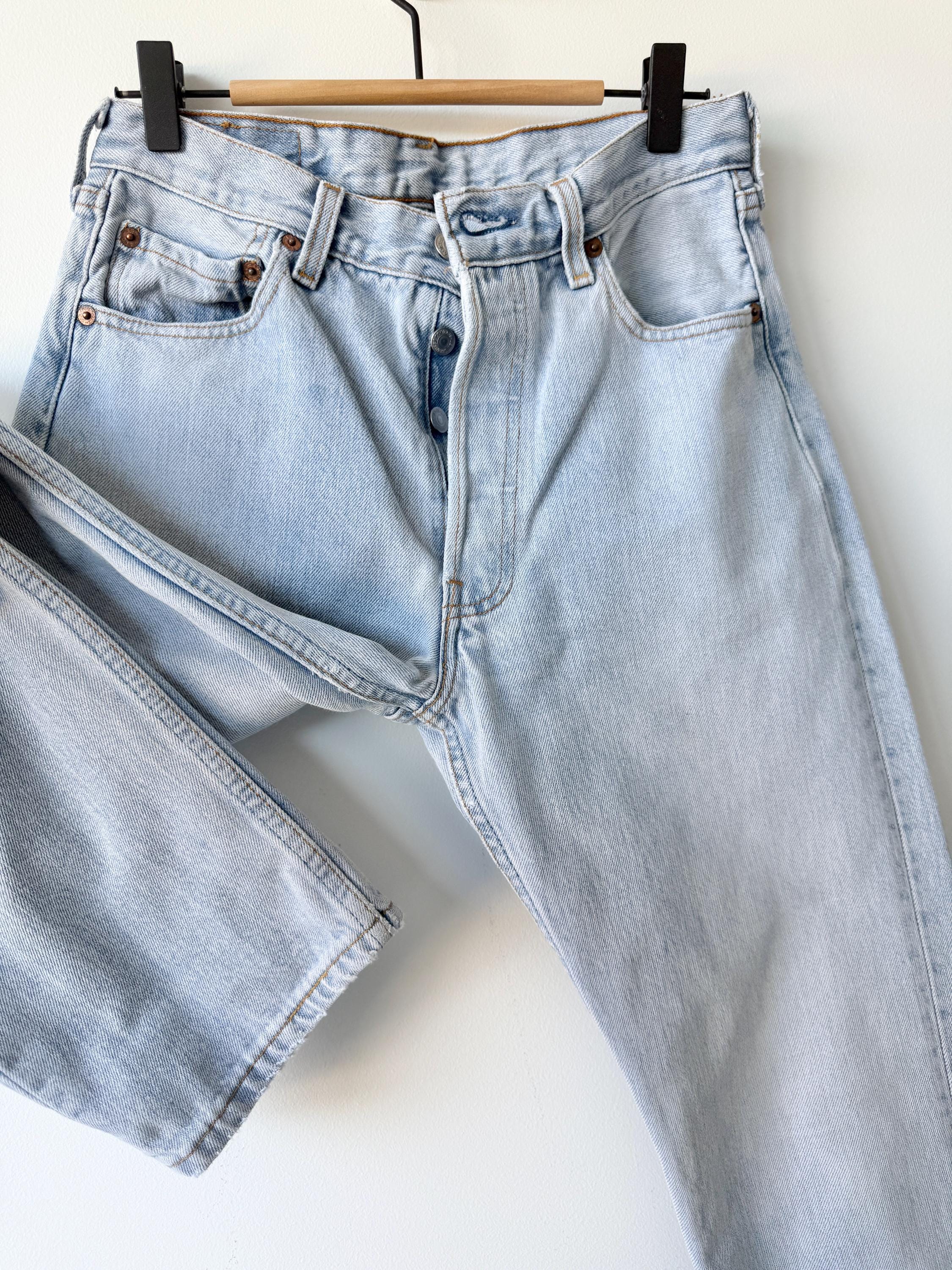 W27 L29 Levis 501 vintage 26-27” measured waist light blue faded 90s made in USA hol