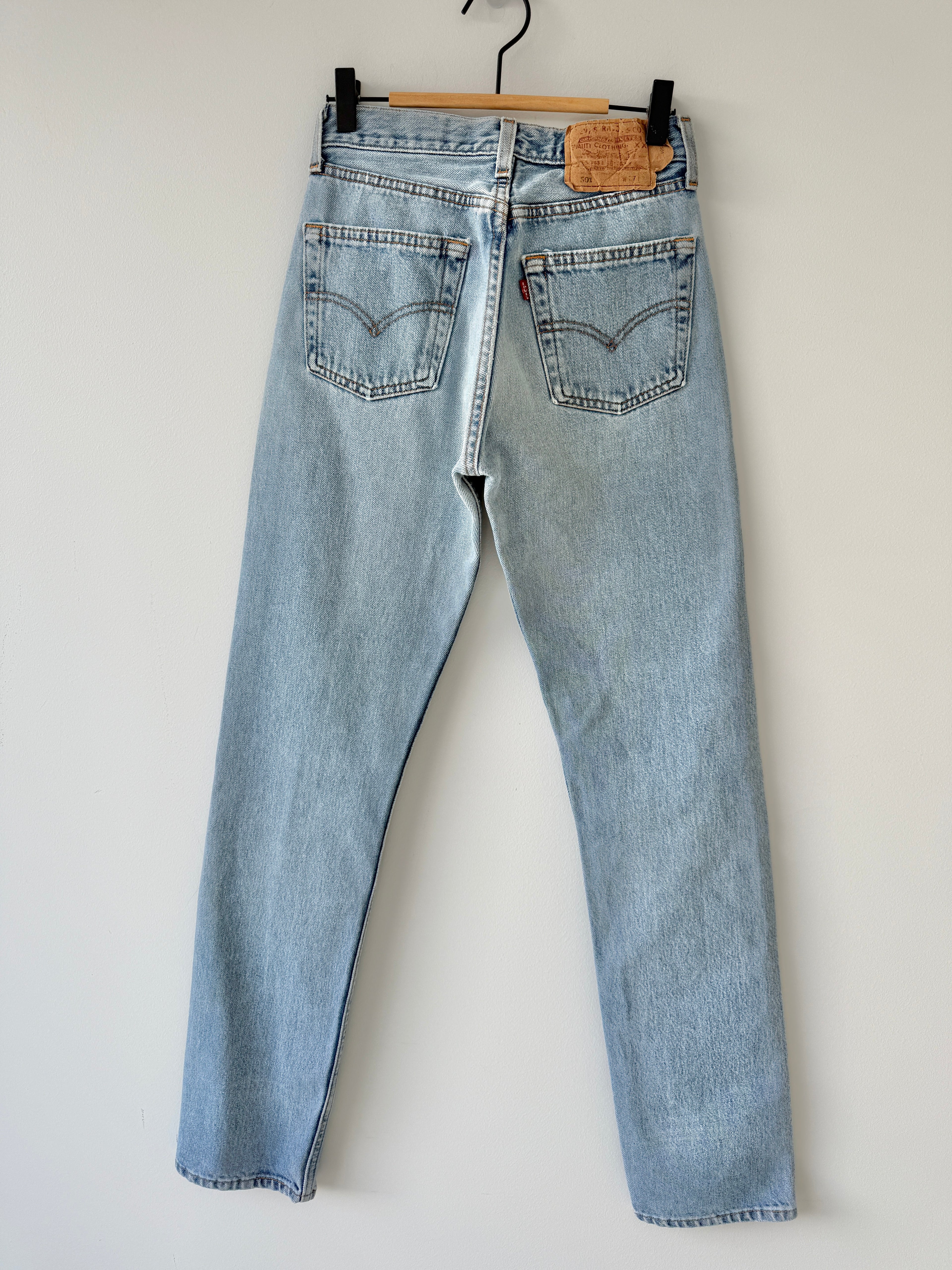 W25 L33 vintage Levis 501s 24/25” medium blue denim Levi’s 501s 90s USA