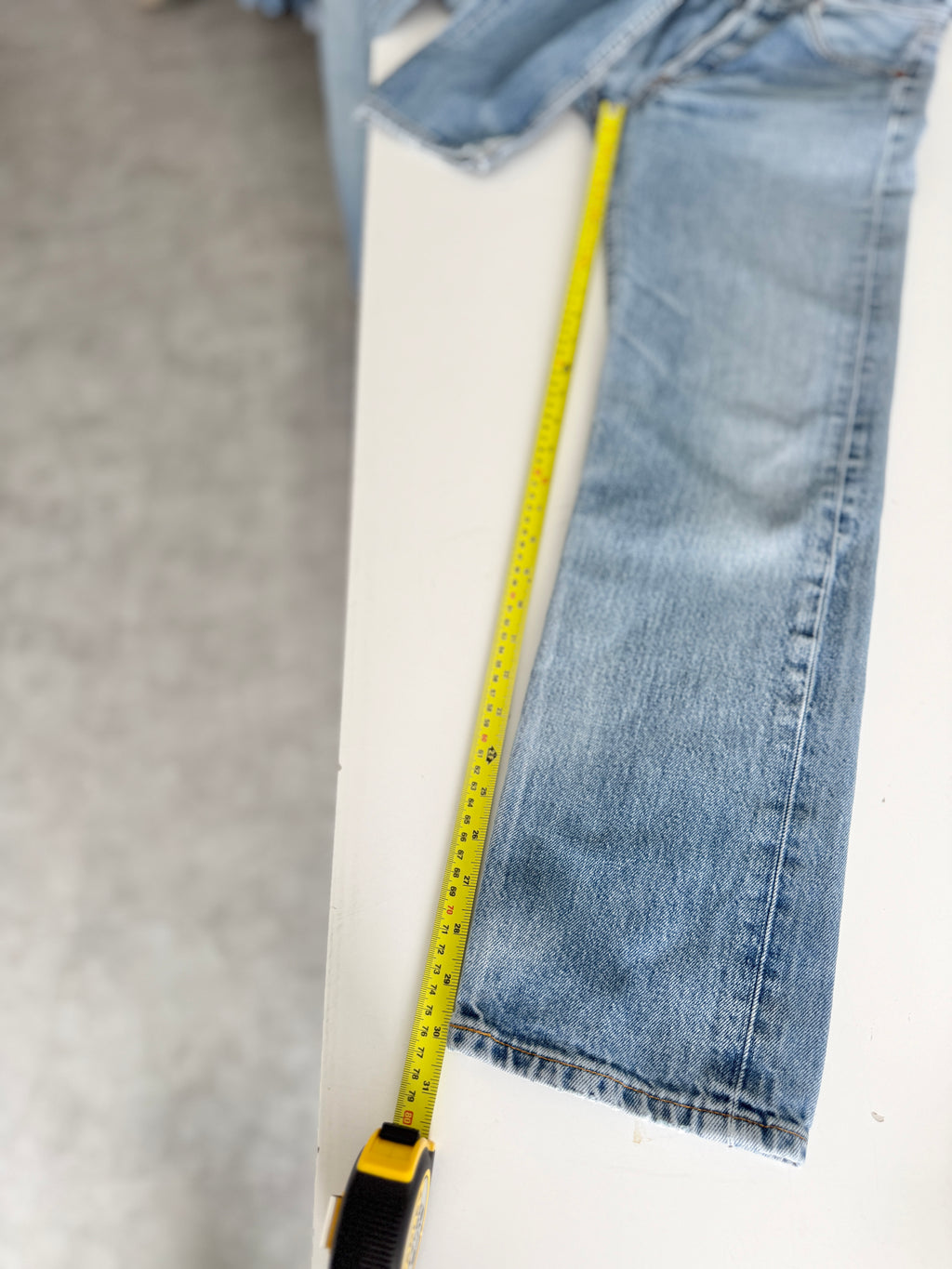 W25 L30 vintage Levis 501 24/25” measured unique faded blue denim 90s Levi’s 501s