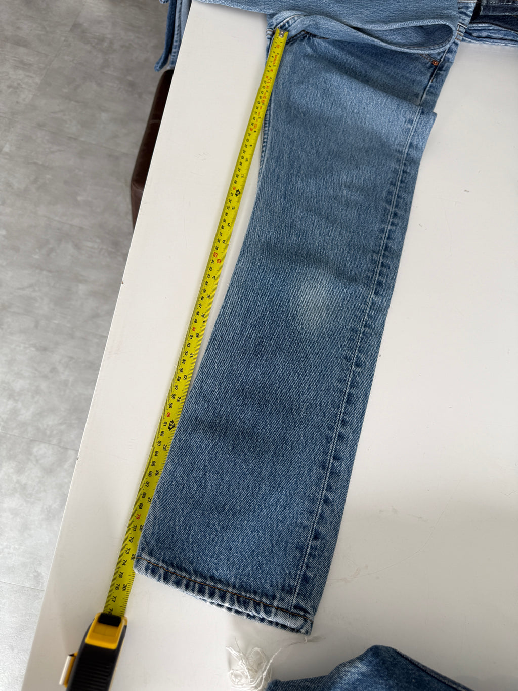 W25 L29 vintage Levis 501s 24/25” measured medium blue fade denim 90s 501s