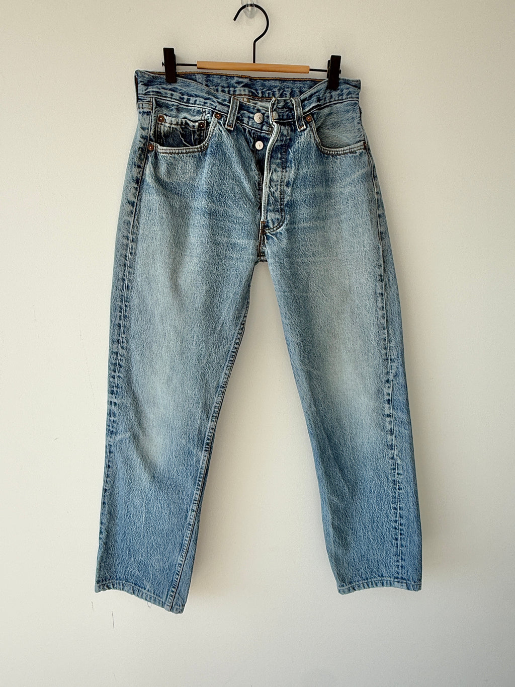 W29 L29 vintage Levis 501s 28/29” measured medium fade blue 501s early 90s medium lower rise