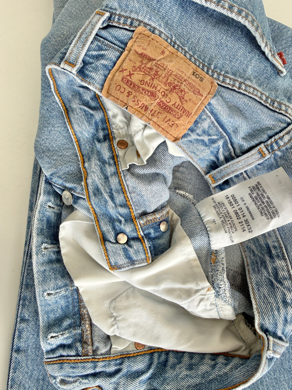 W28 L30 vintage Levis 501s 27/28” medium blue denim Levi’s 501s Y2K