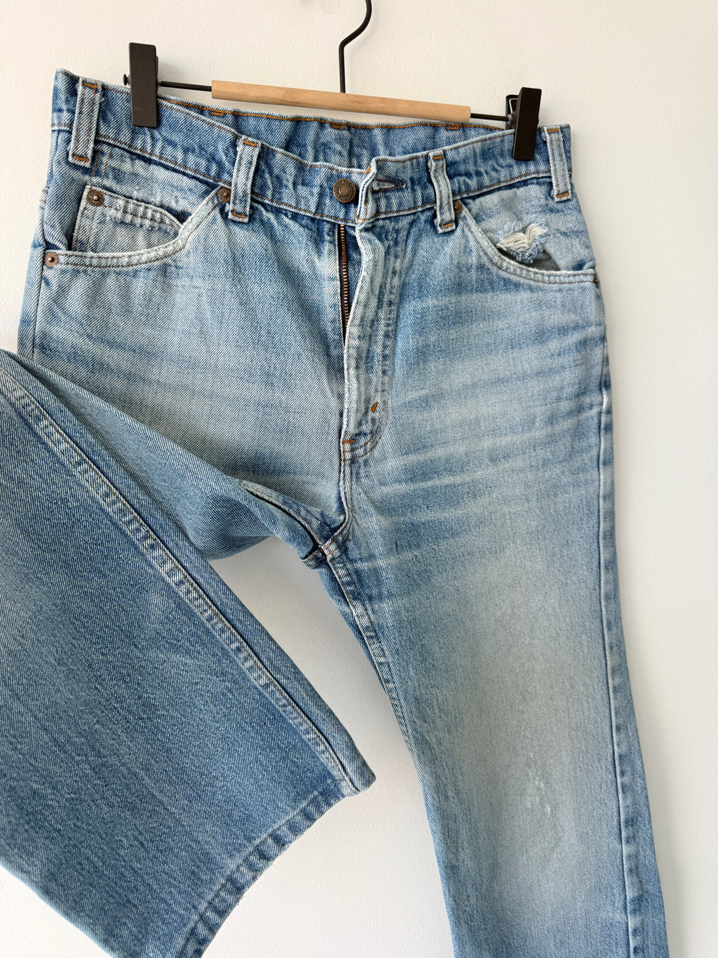 W28 L27 vintage Levis orange tag light blue faded 28” measured waist 501s 80s
