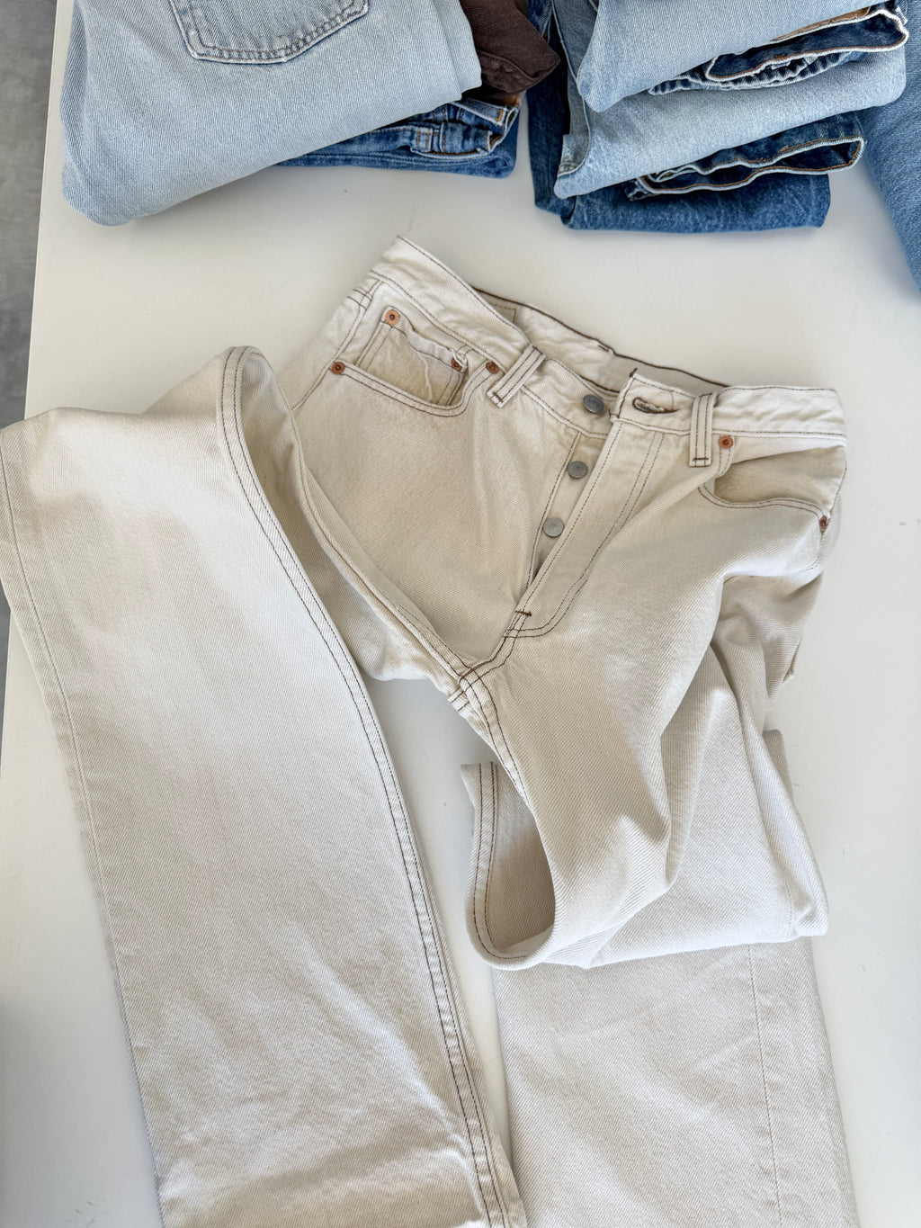 W27 L34 vintage Levis 501s 26/27” measured beige 501s 90s USA