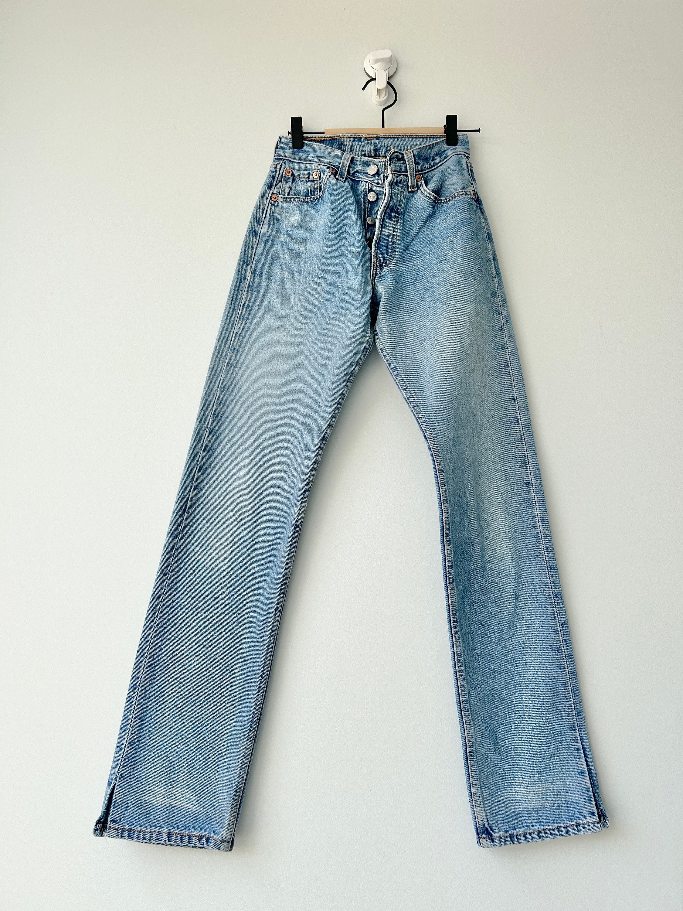 Levis 501 vintage w23 L31 Levi’s medium faded blue made in USA 90s straight leg 501 vintage Levi’s 501 for women