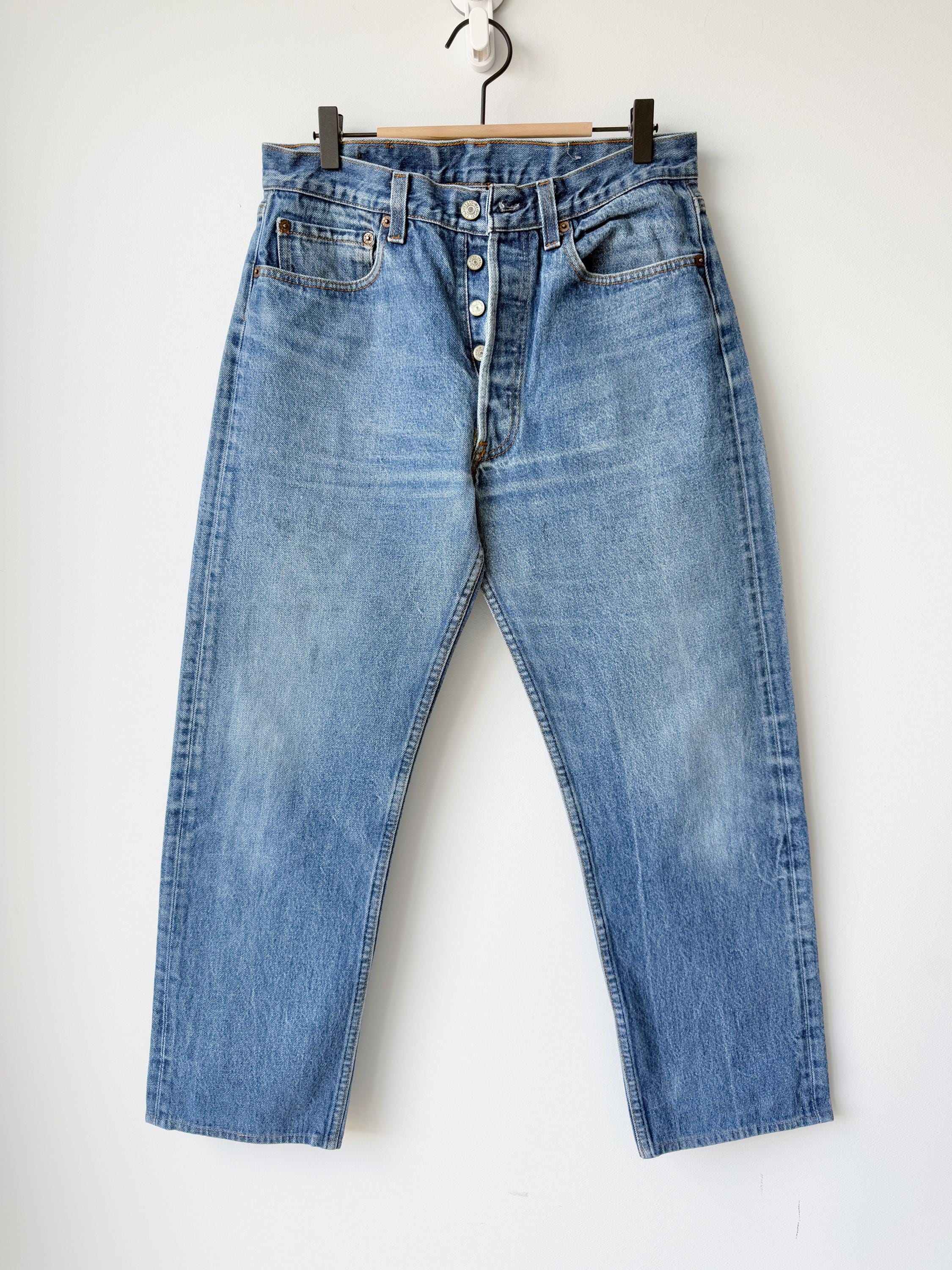 Levis 501s  vintage w30 L26 medium blue 501s made in USA 80s straight leg jeans 501 28”/30” waist