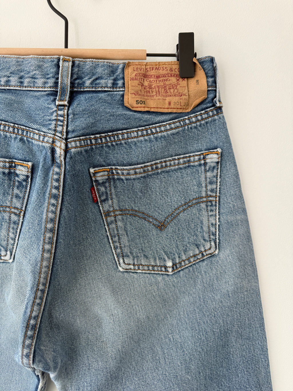 W28 L29 vintage Levis 501 27/28” measured whiskers medium blue Y2K 501s
