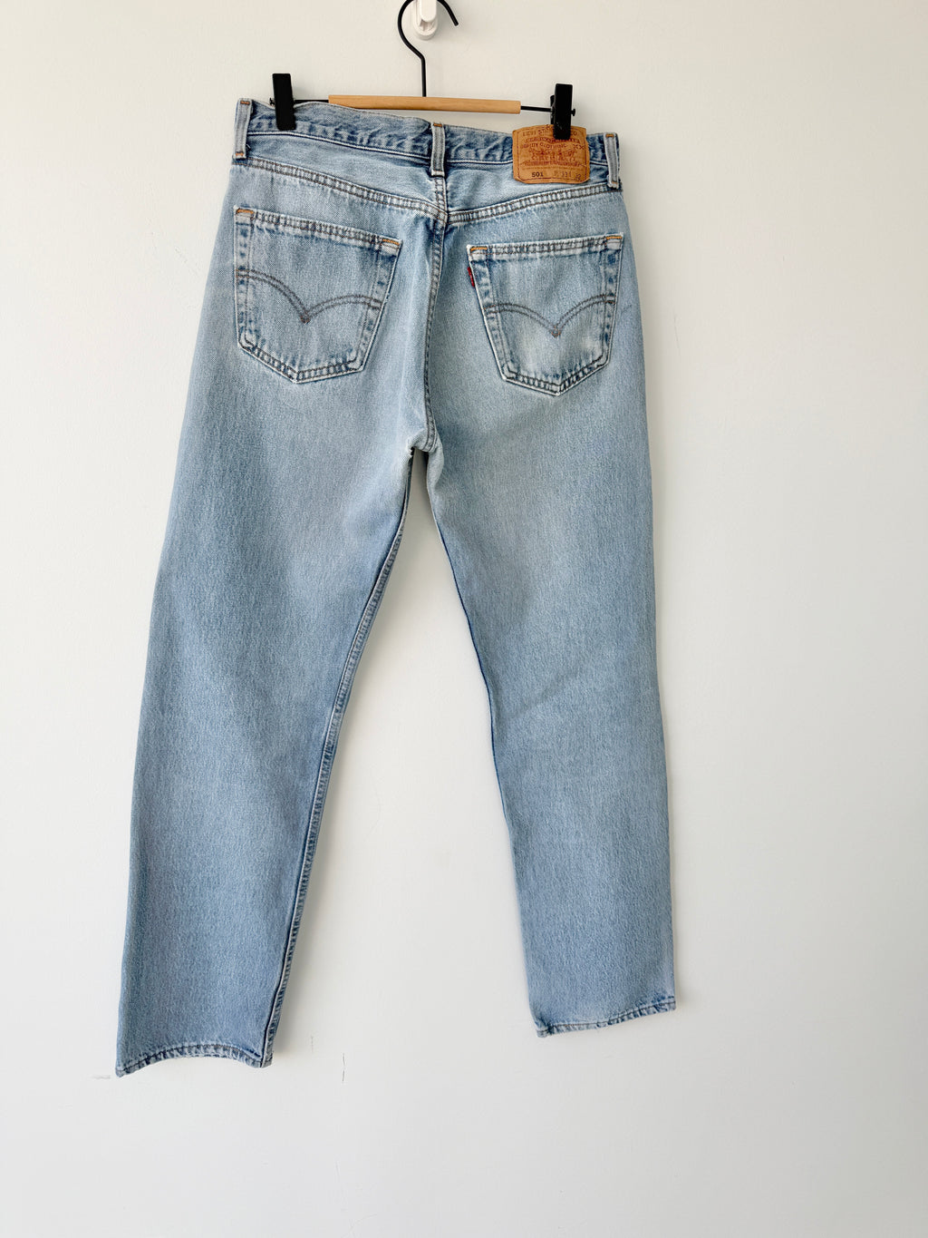 W31 L31 vintage Levis 501 30/31” measured lighter blue 90s USA Levi’s 501s