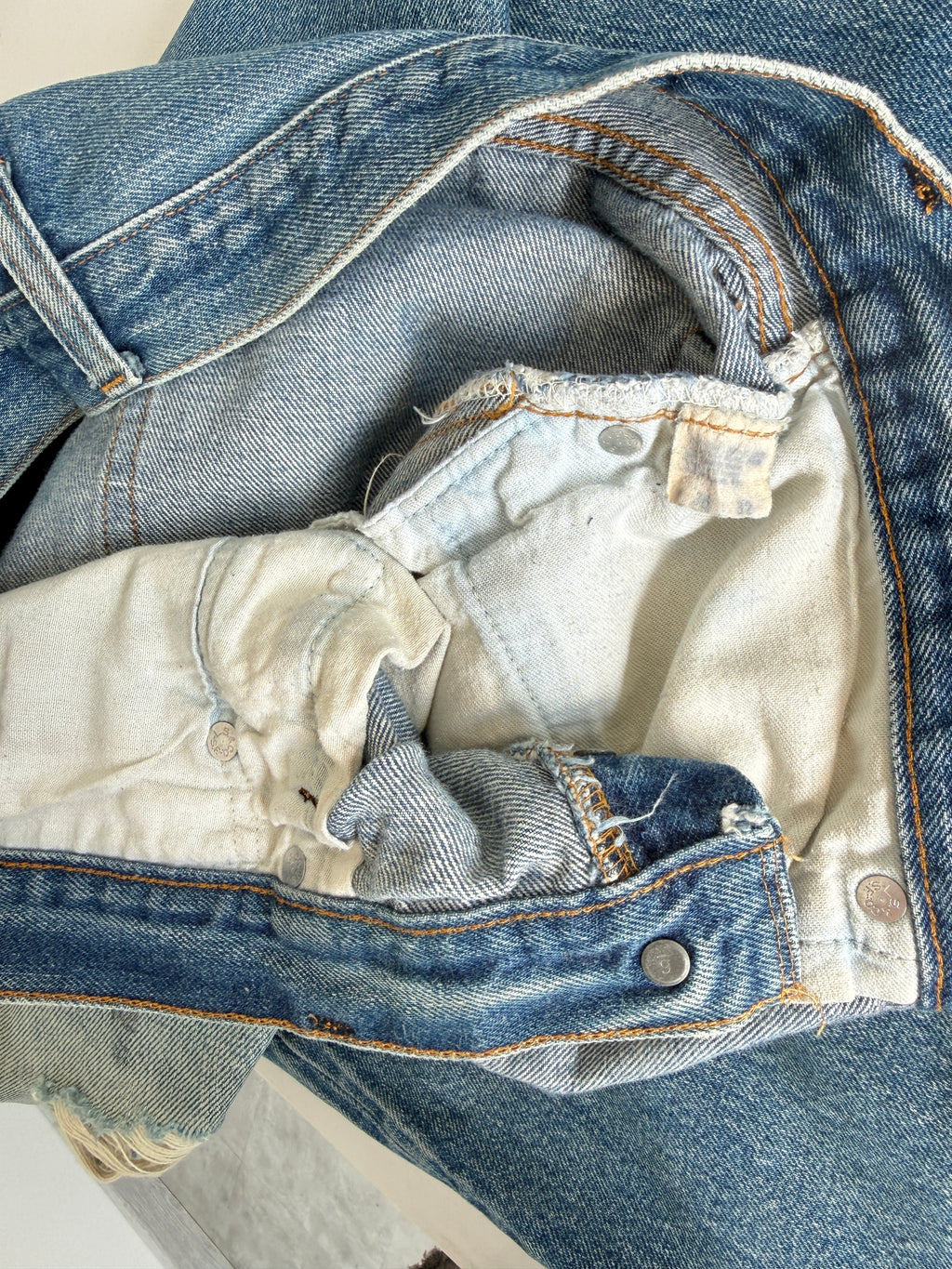 Selvedge soft W34 L28 vintage Levis 501xx 32/34” measured waist light faded blue USA 70s  501 selvedge