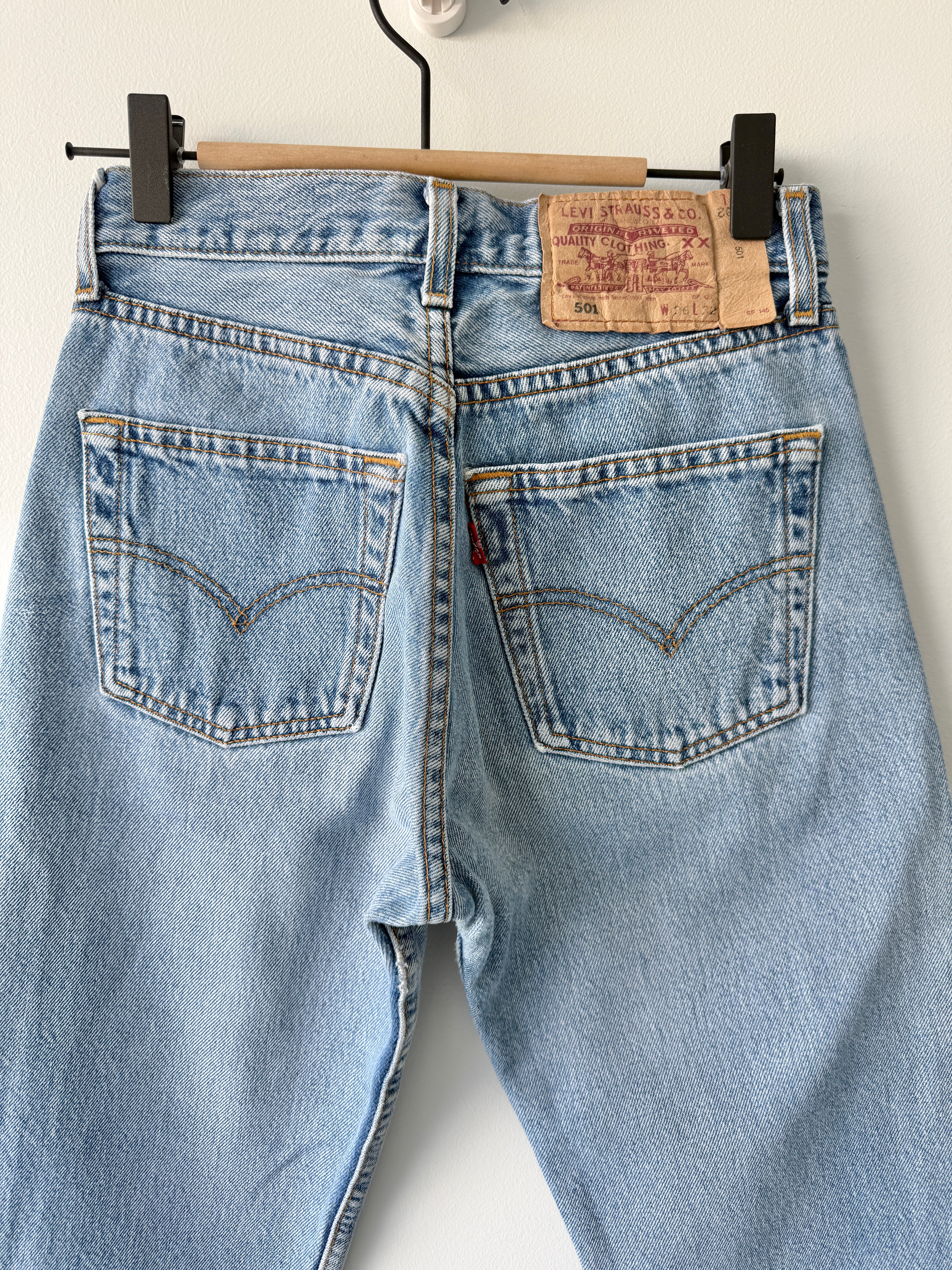W24 L30 vintage Levis 501 23/24” measured medium faded blue denim Levi’s 501s