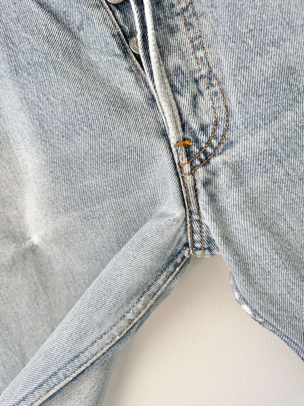 W29 L31 vintage Levis 501 28-29” measured light faded blue denim y2k levi’s 501s