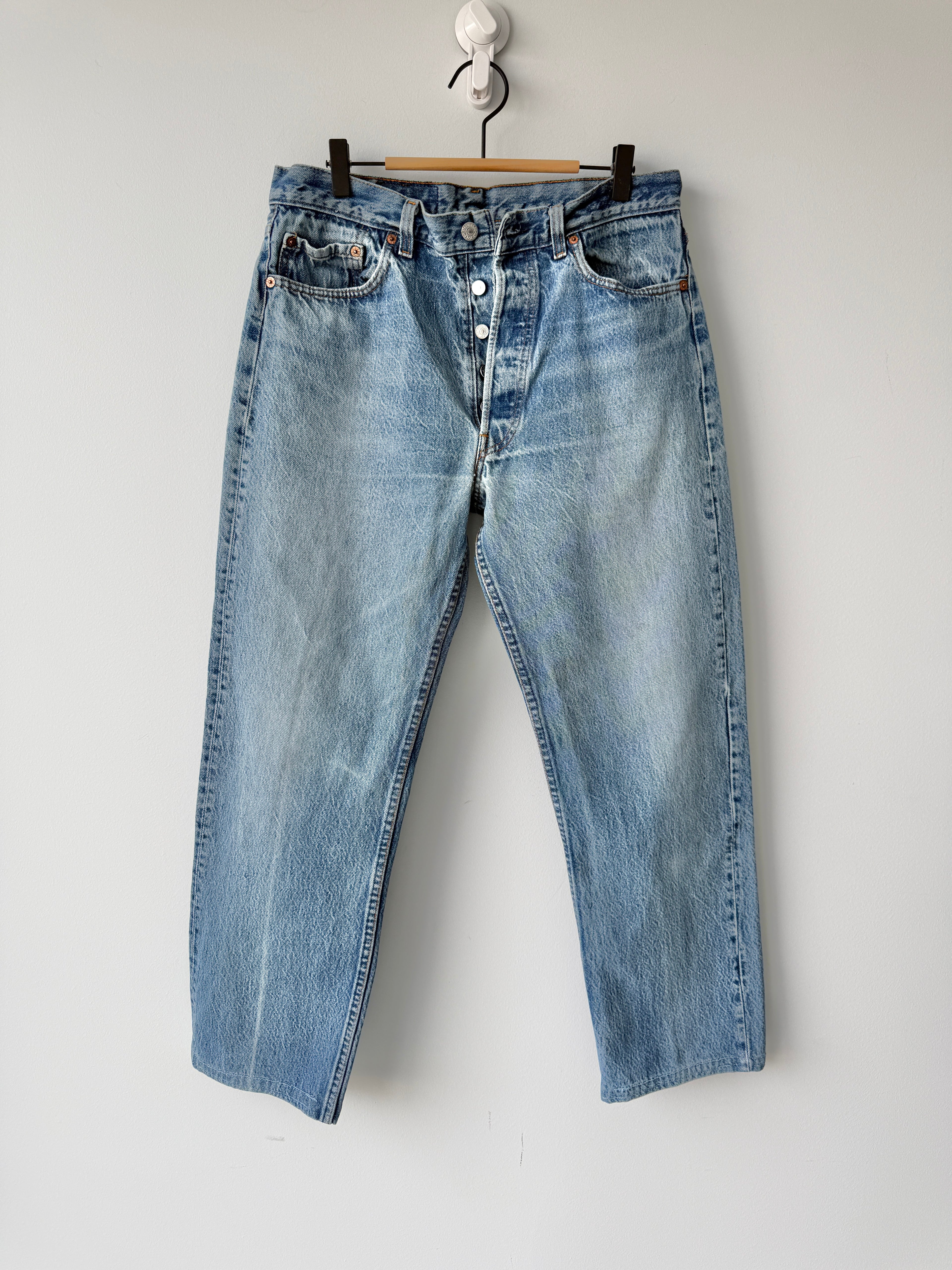 W32 L27 vintage Levis 501 31/32” measured unique faded blue denim 90s USA Levi’s 501s