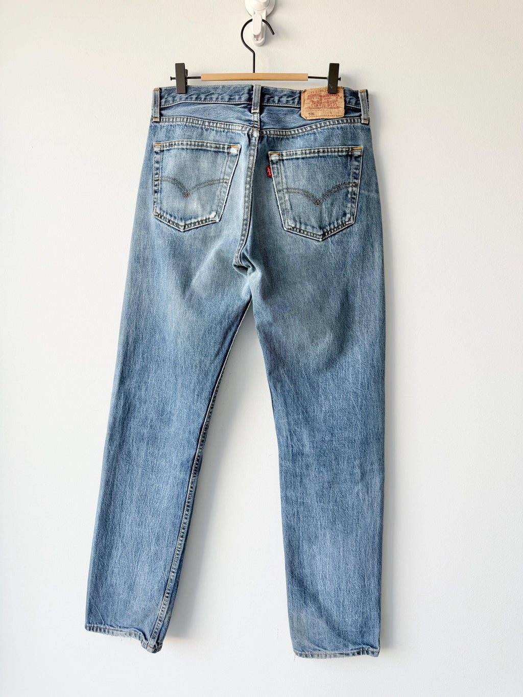 W30 L33 vintage Levis 501 29-30” measured whiskers faded dark blue made in 90s