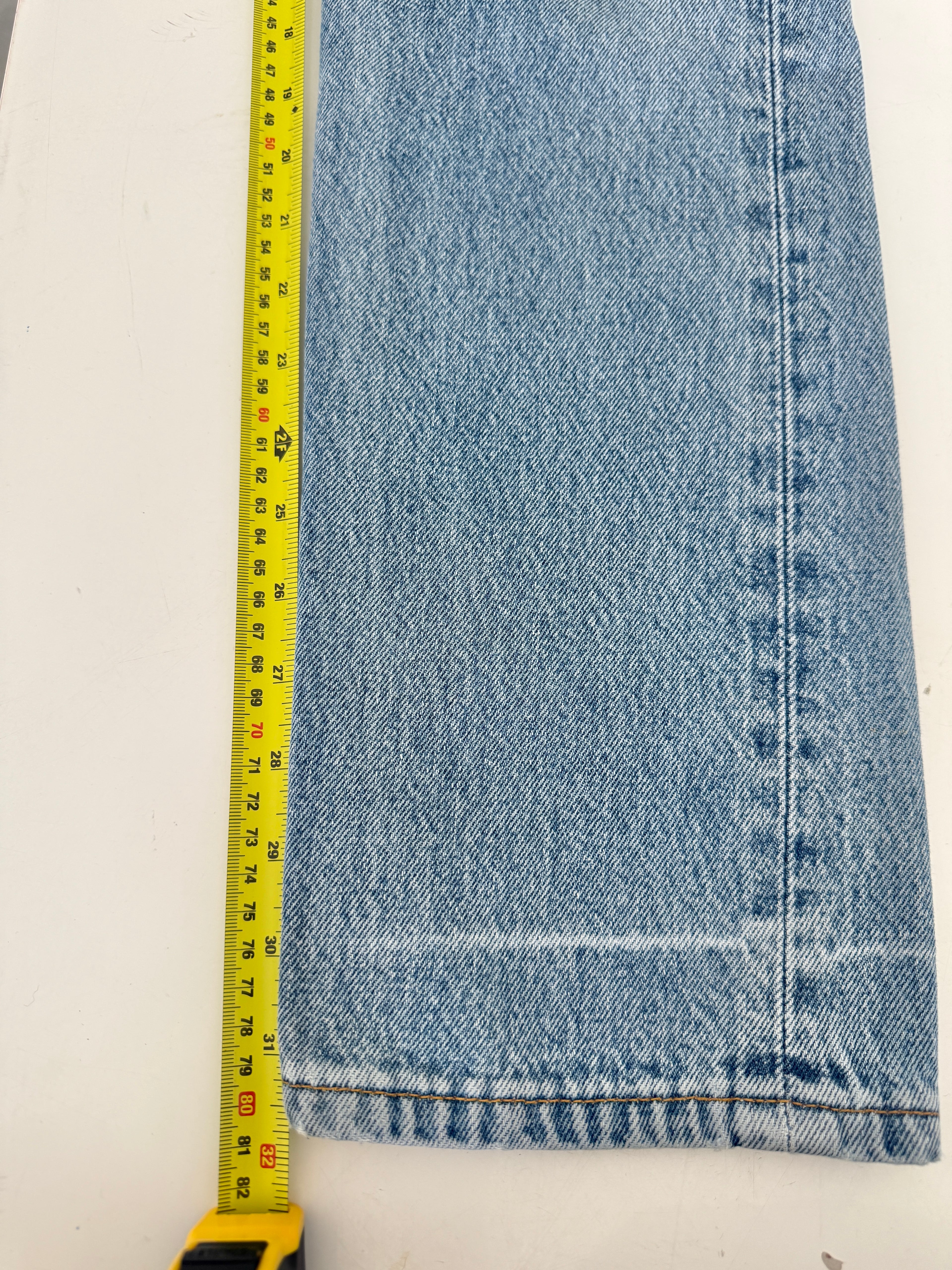 W25 L31 vintage Levis 501 24-25” measured medium light blue faded denim 90s 501s