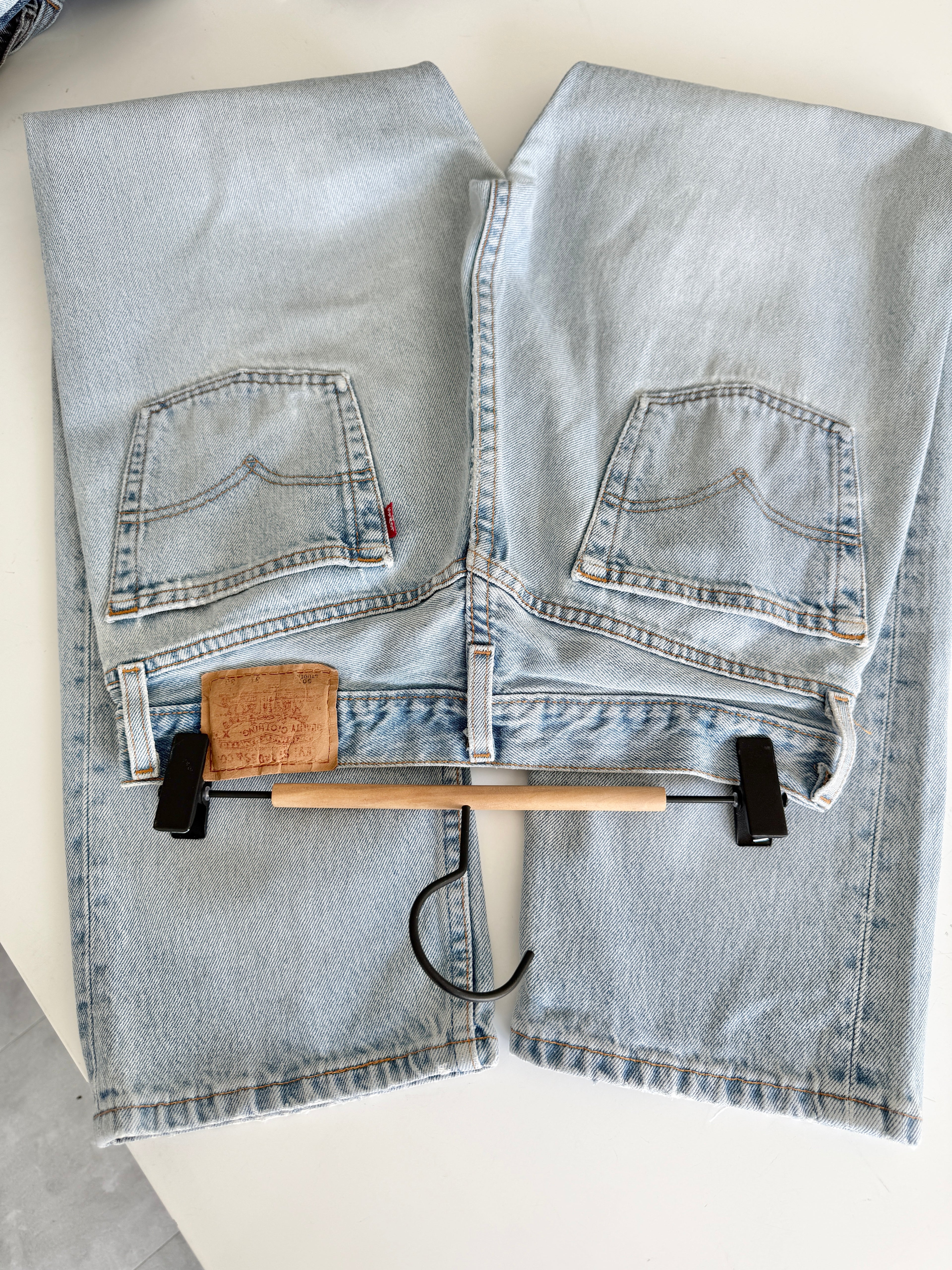 Distressed W28 L29 vintage Levis 501 27/28” measured light faded blue denim 90’s 501s USA student fit