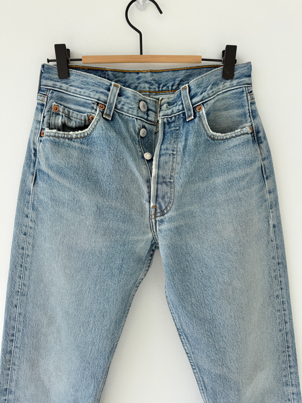 W26 L31 vintage Levis 501 25/26” measured waist medium light blue 501s Y2K denim